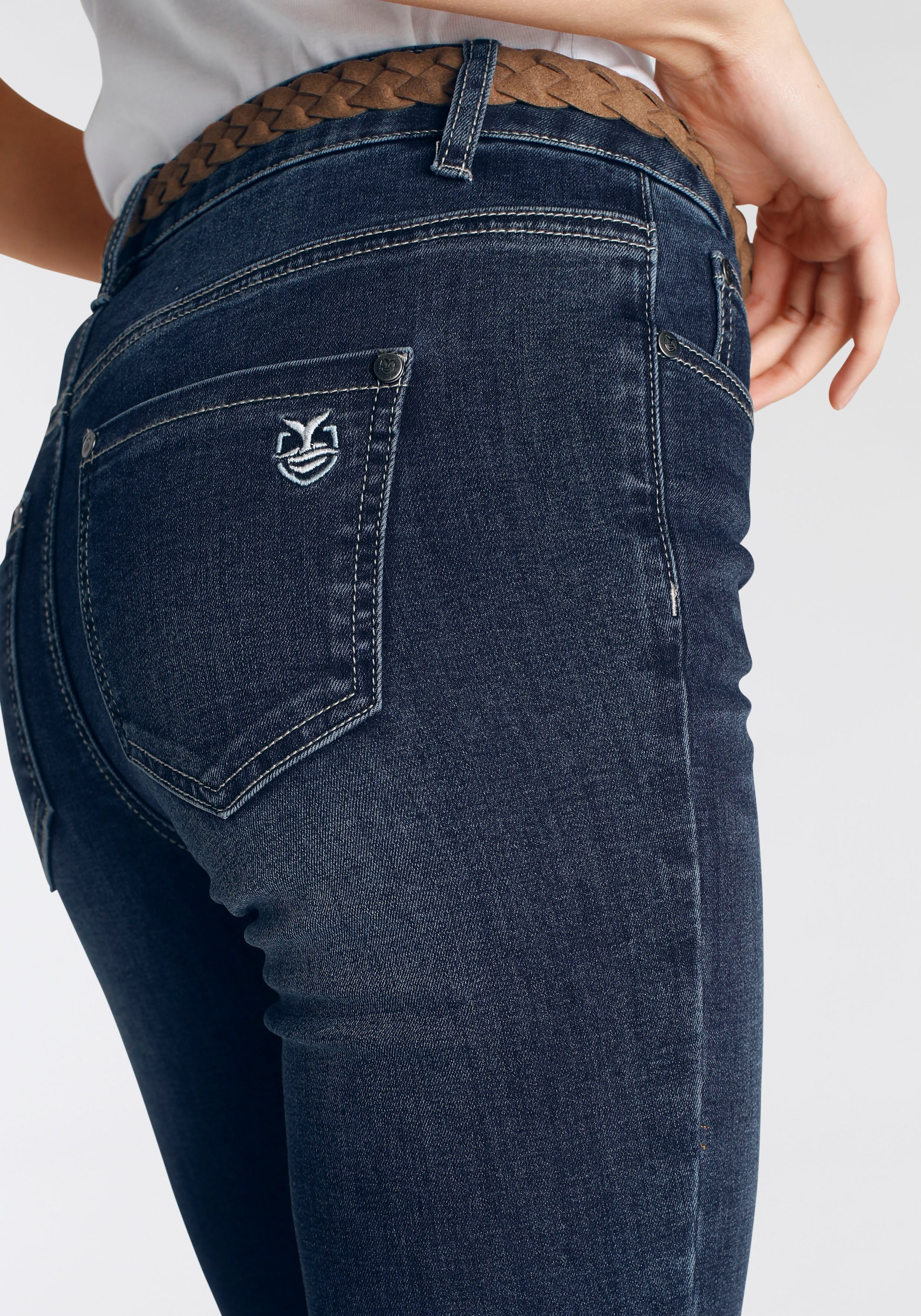 DELMAO Slim-fit-Jeans, (Set, 2 tlg., mit Gürtel), mit modischem  Flechtgürtel ---NEUE MARKE! für kaufen | BAUR