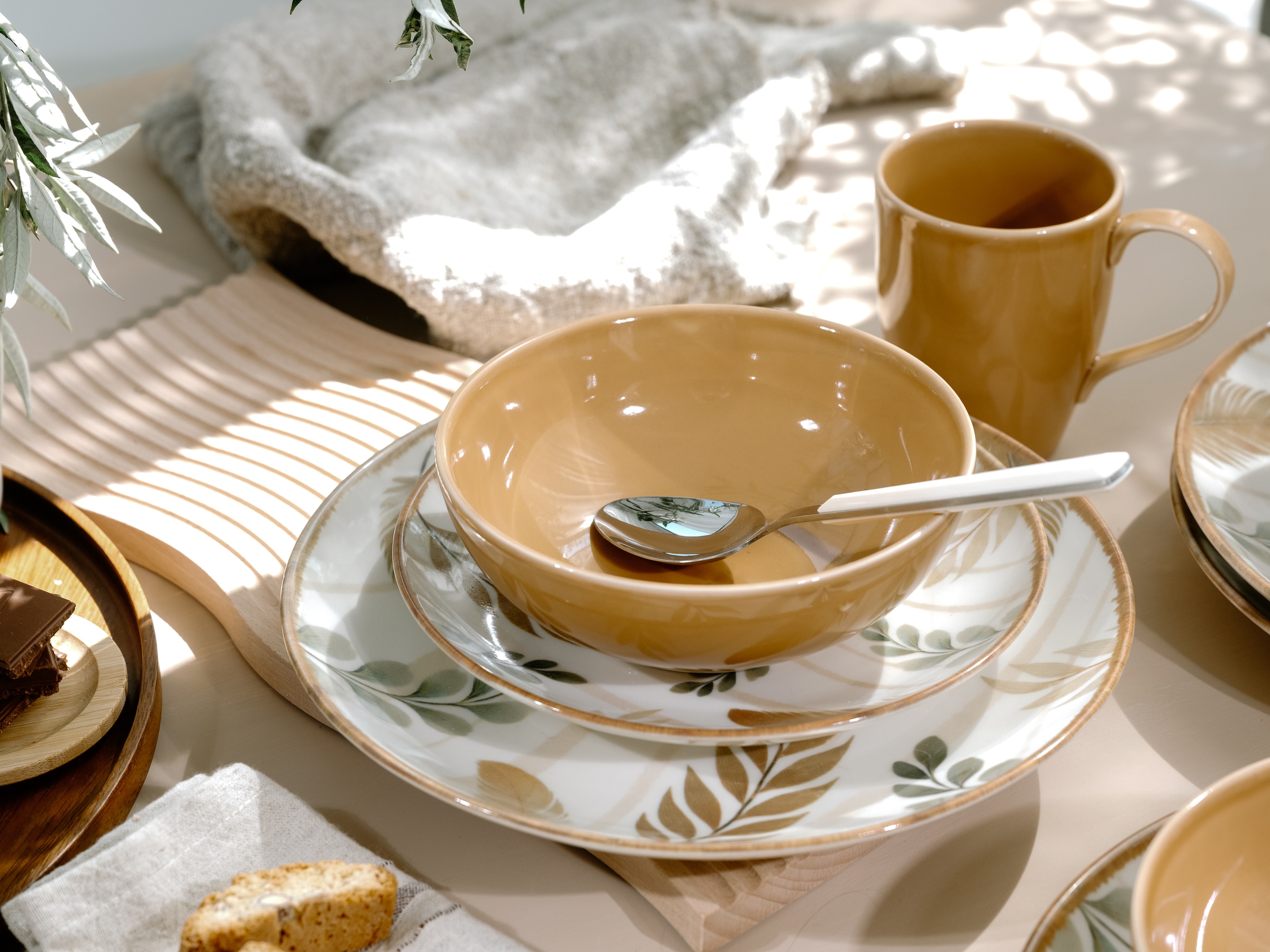 CreaTable Kombiservice »Blätter, Geschirr-Set, 16-tlg.« Robustes Steingut, cremefarbener Scherben