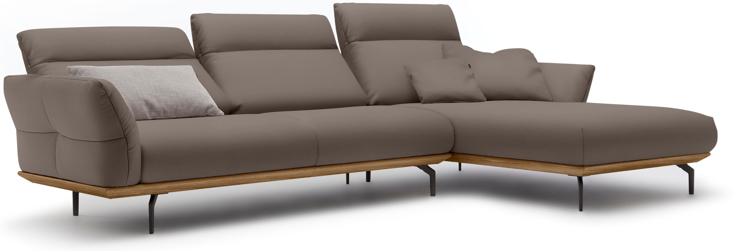 Creation BY ROLF BENZ Ecksofa »CR.460«, Sockel in Nussbaum, Winkelfüße in Umbragrau, Breite 318 cm