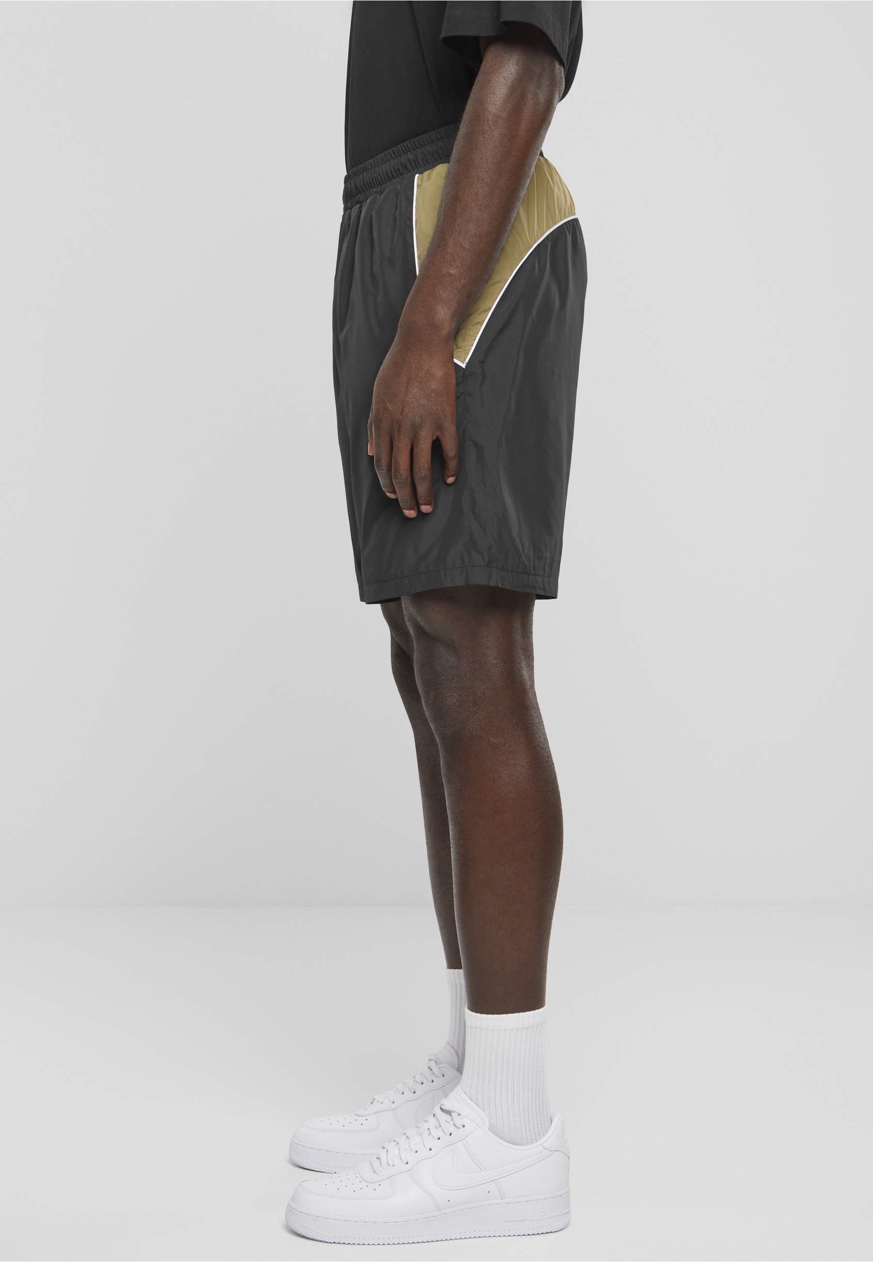 URBAN CLASSICS Sweatshorts »Urban Classics Herren Piped Track Shorts«