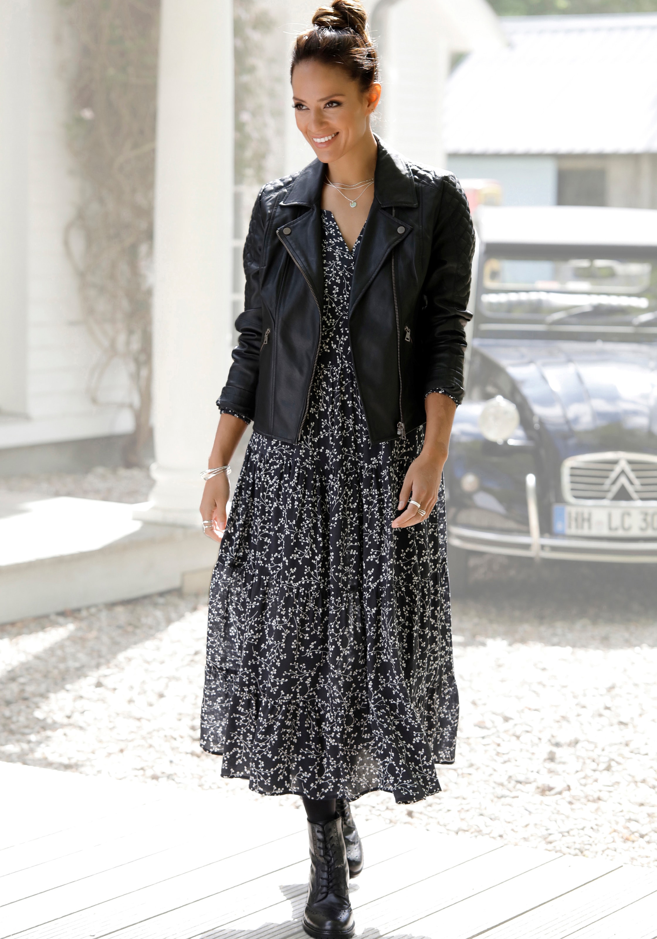 LASCANA Lederimitatjacke, mit Bikerdetails, kurze Bikerjacke, figurbetont