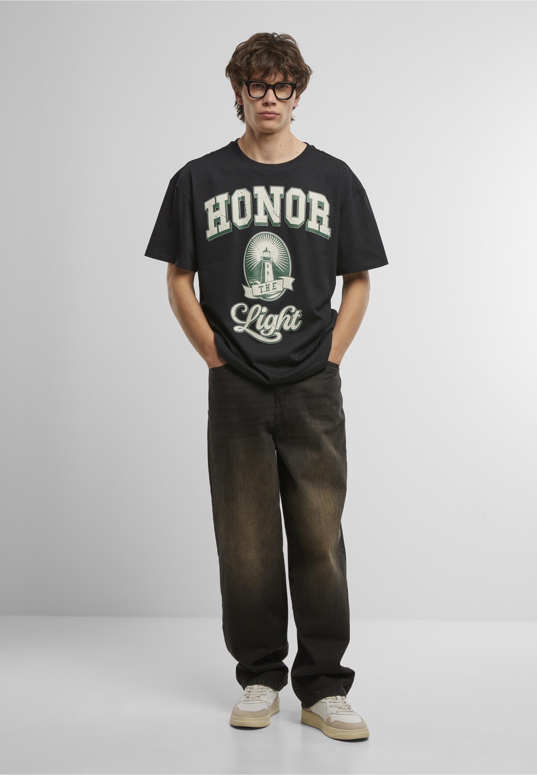MisterTee T-Shirt »MisterTee Honor The Light Oversize Tee« 1