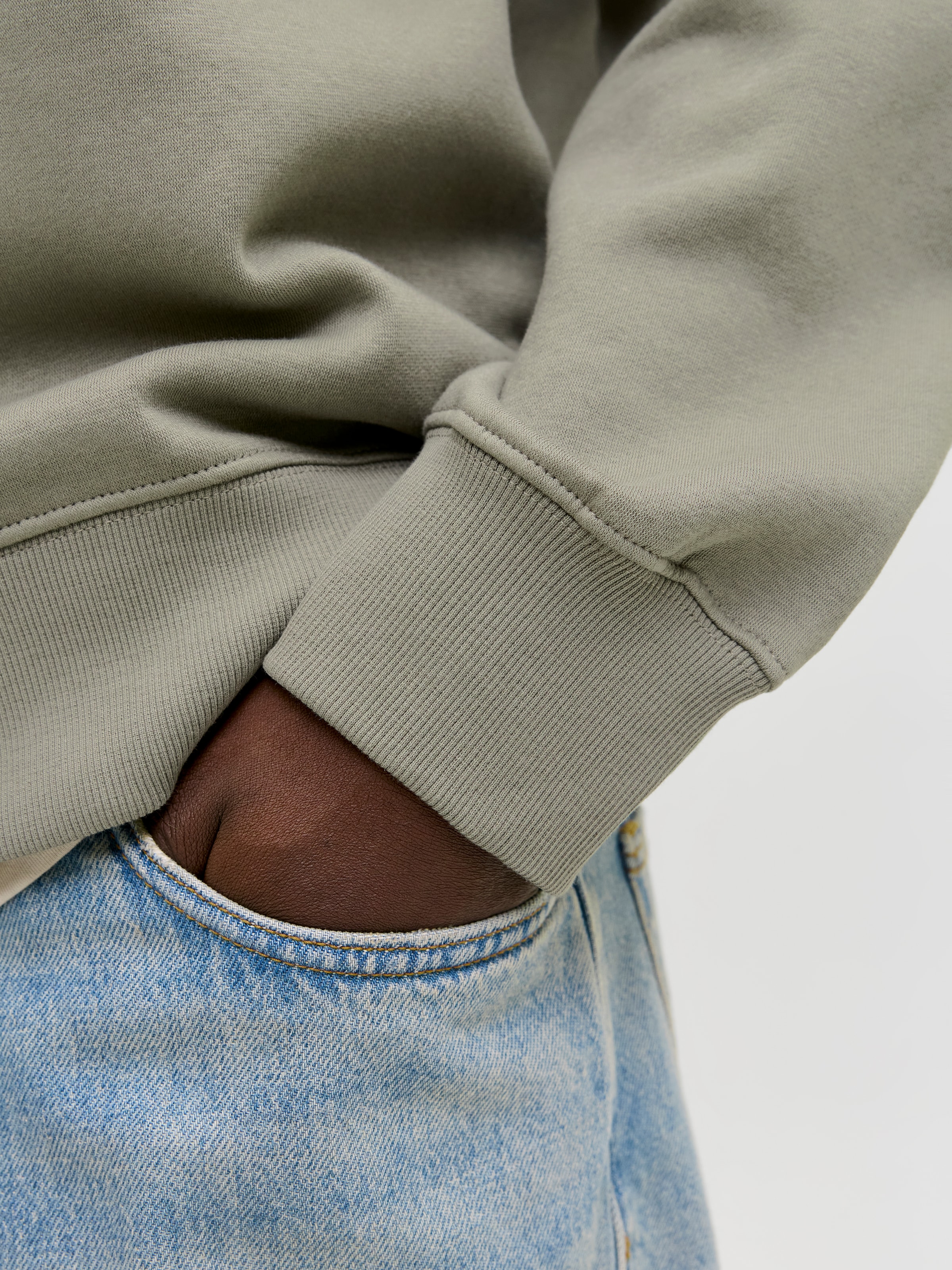 Jack & Jones »JJESTAR BASIC SWEAT CREW NECK NOOS«, Baumwollmischung, locker geschnitten
