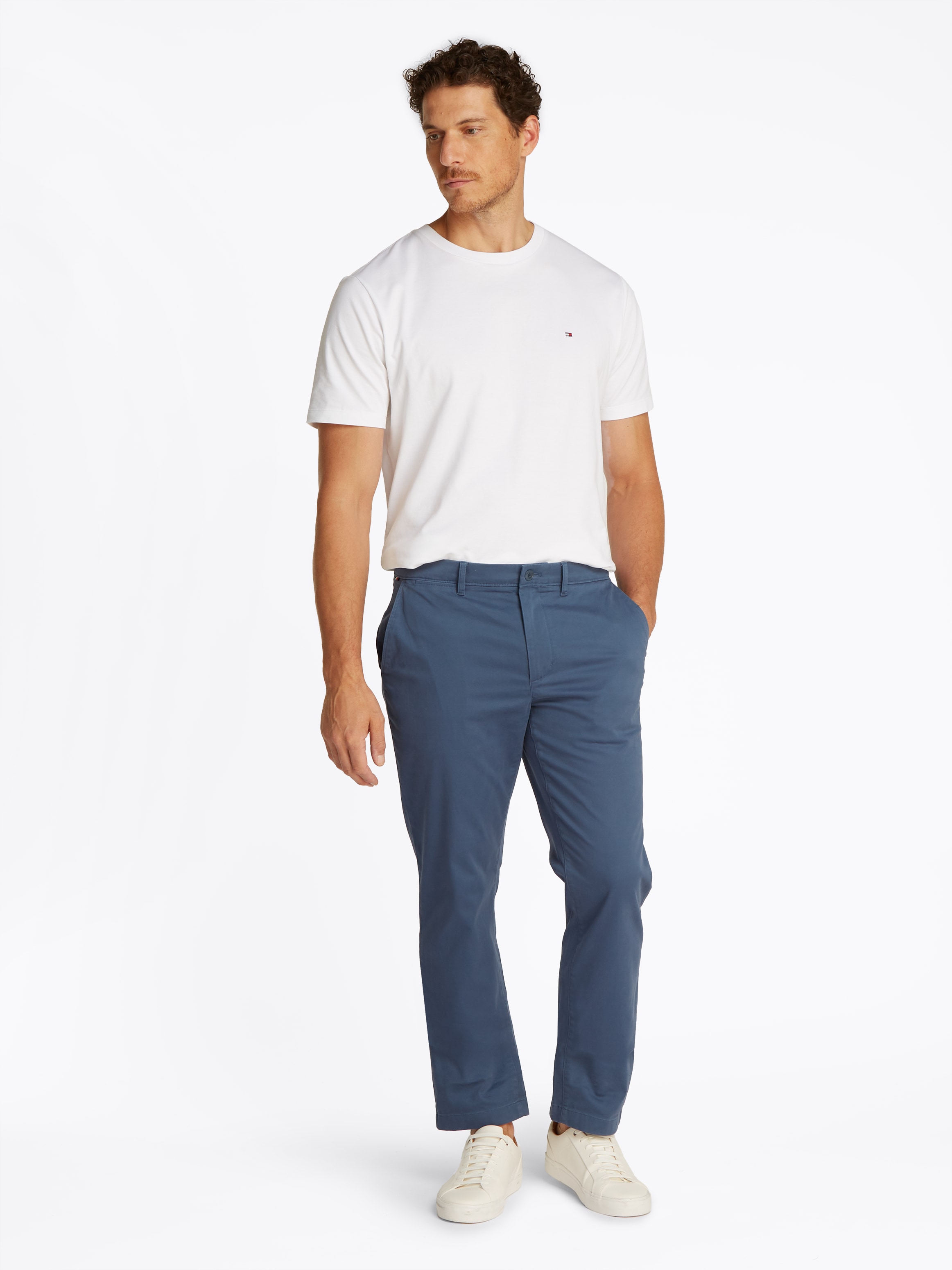 Tommy Hilfiger Chinohose »DENTON CHINO SATIN«, mit Gesäßtaschen mit Knopf, Logostickerei