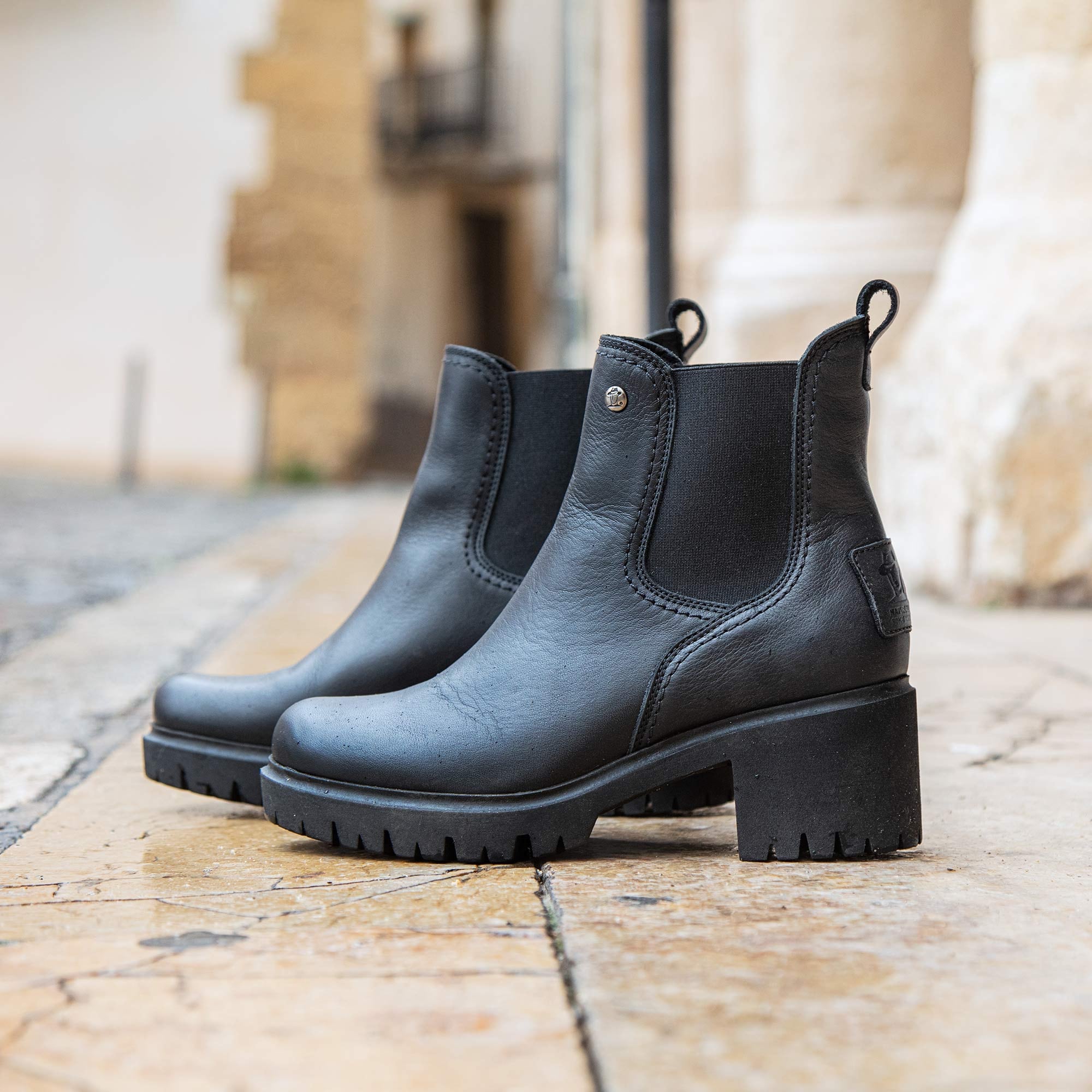 Panama Jack Chelseaboots »Pia«, Stiefelette, Schlupfschuh, Blockabsatz, mit Profilsohle