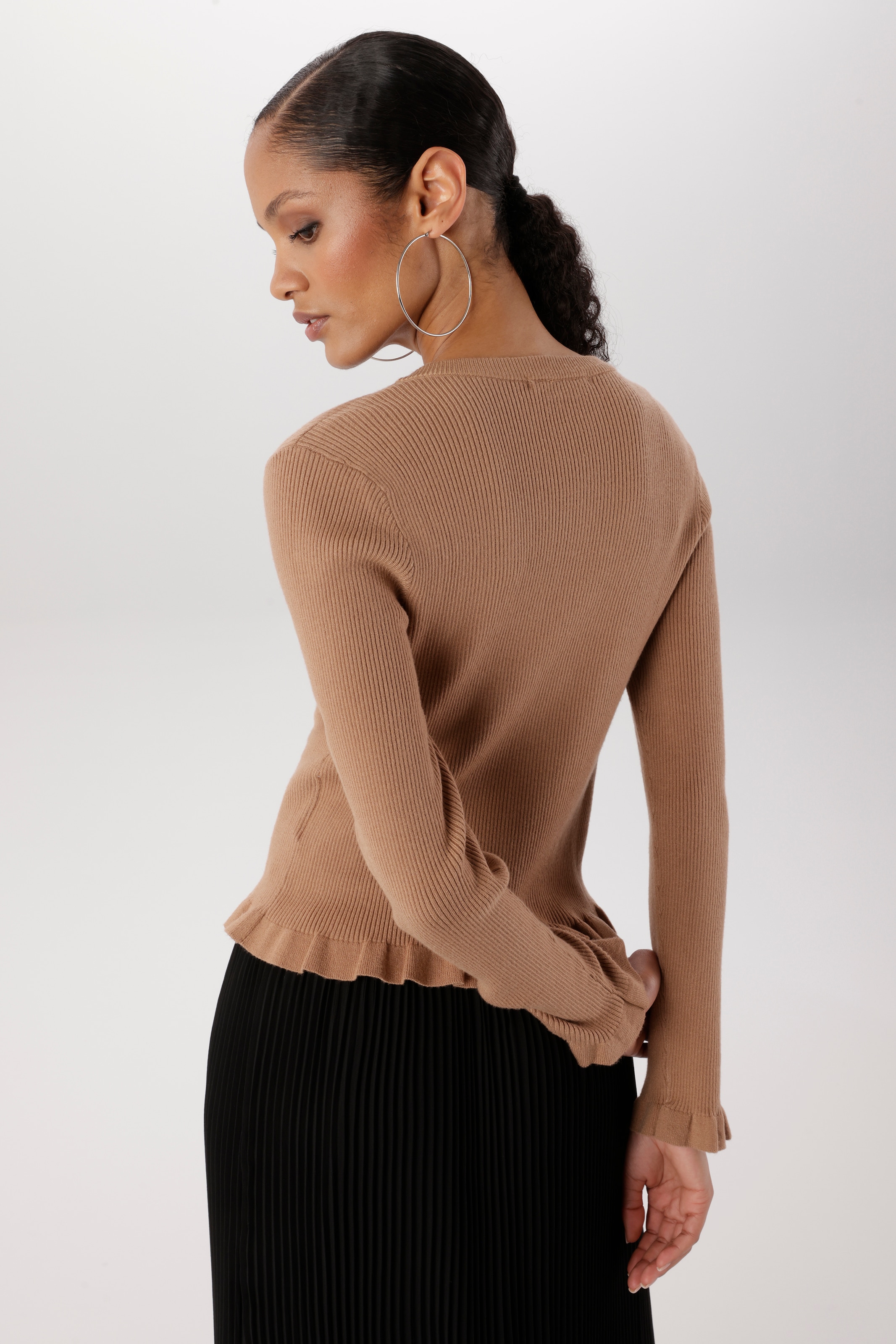 Aniston SELECTED Strickjacke Rüschen-Applikationen an den Ärmeln und am Saum - NEUE KOLLEKTION