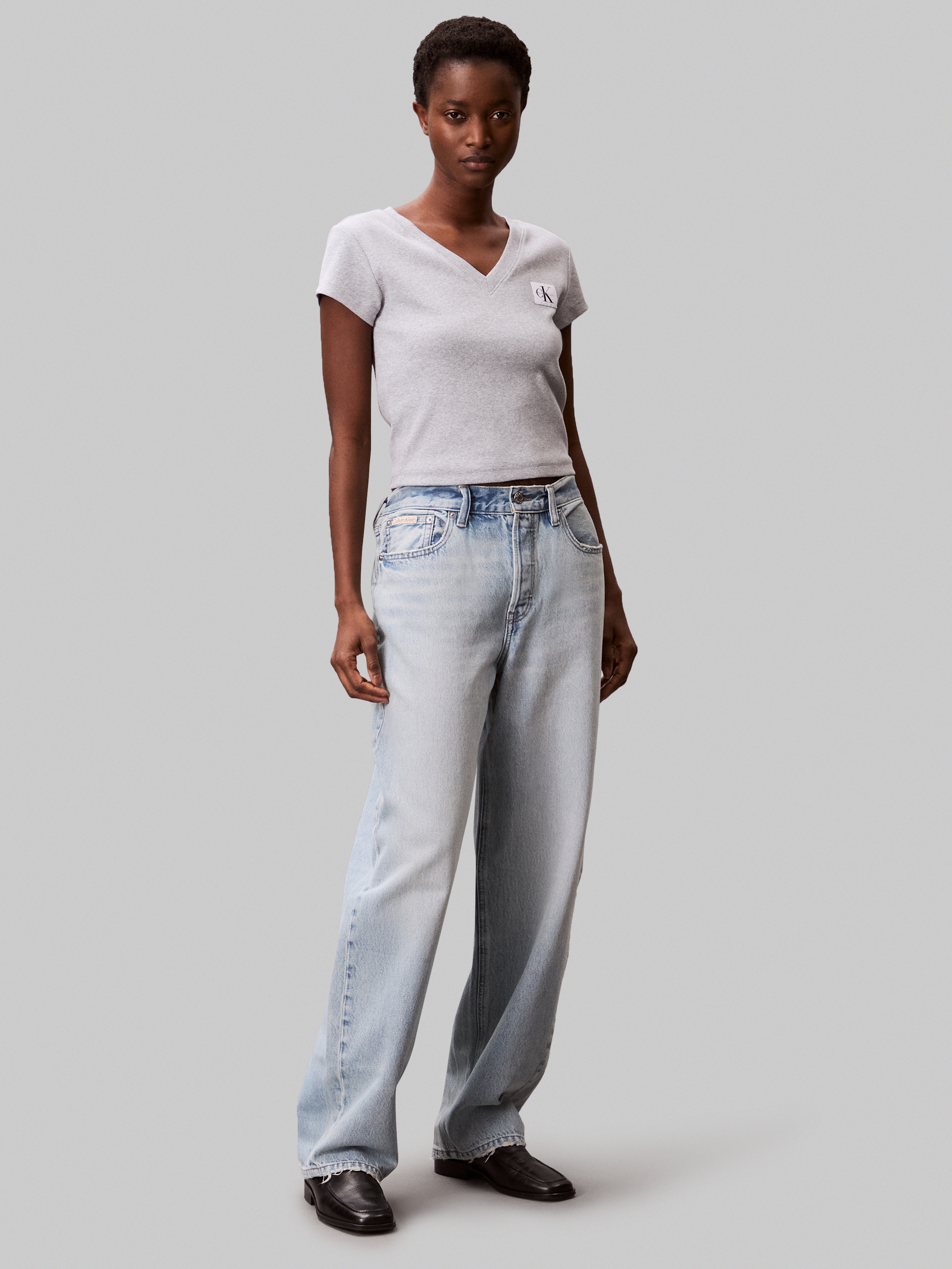 Calvin Klein Jeans T-Shirt »A- SS WOVEN LABEL RIB VNECK TEE«, mit gewebtem Label