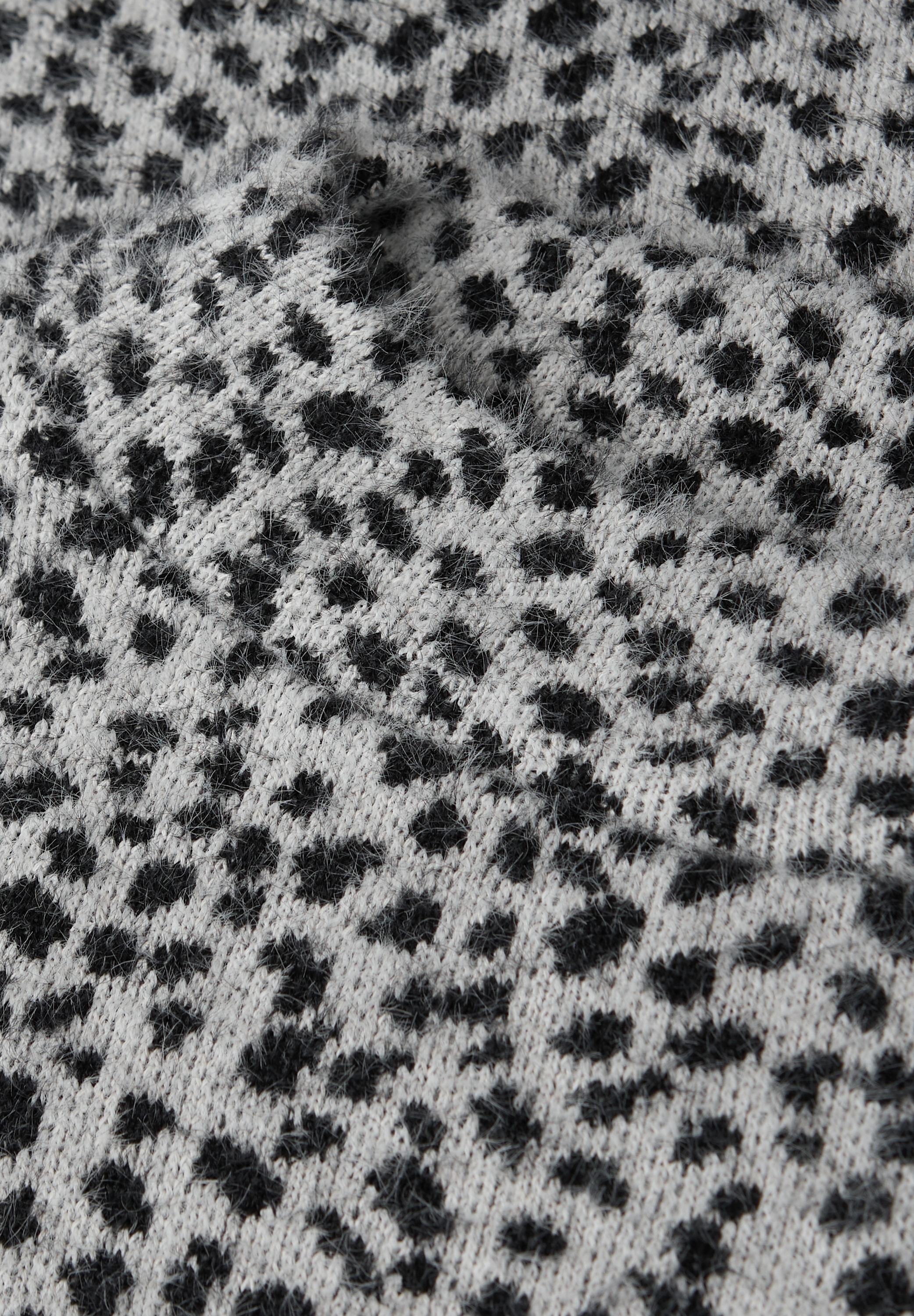 STREET ONE Langarmshirt im angesagten Leo-Look