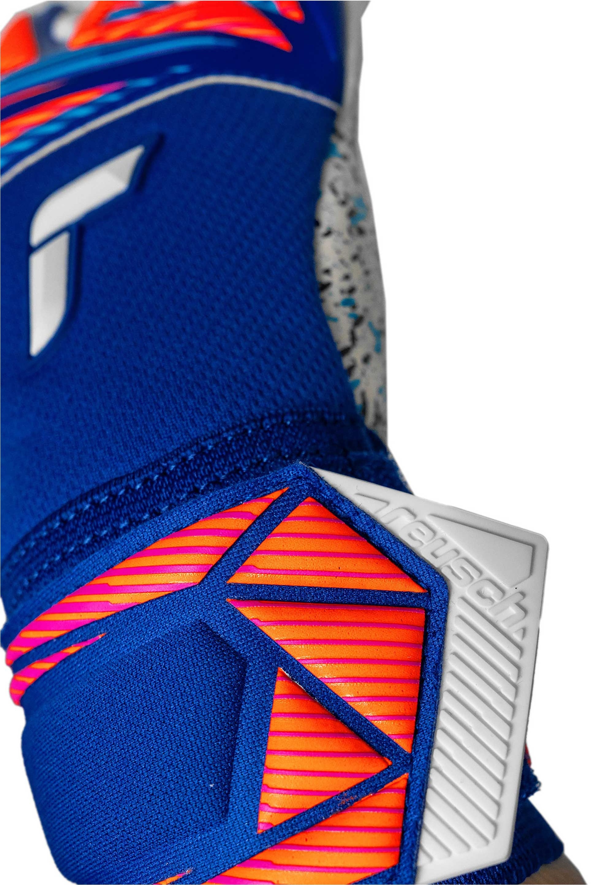 Reusch Torwarthandschuhe »Attrakt Fusion NC« mit hoher Atmungsaktivität