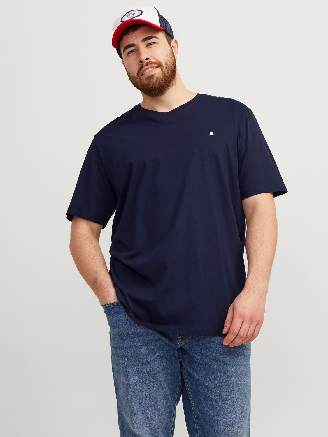 Jack & Jones PlusSize "JJEPAULOS TEE SS CREW NECK NOOS PLS" mit Logo Sticke günstig online kaufen