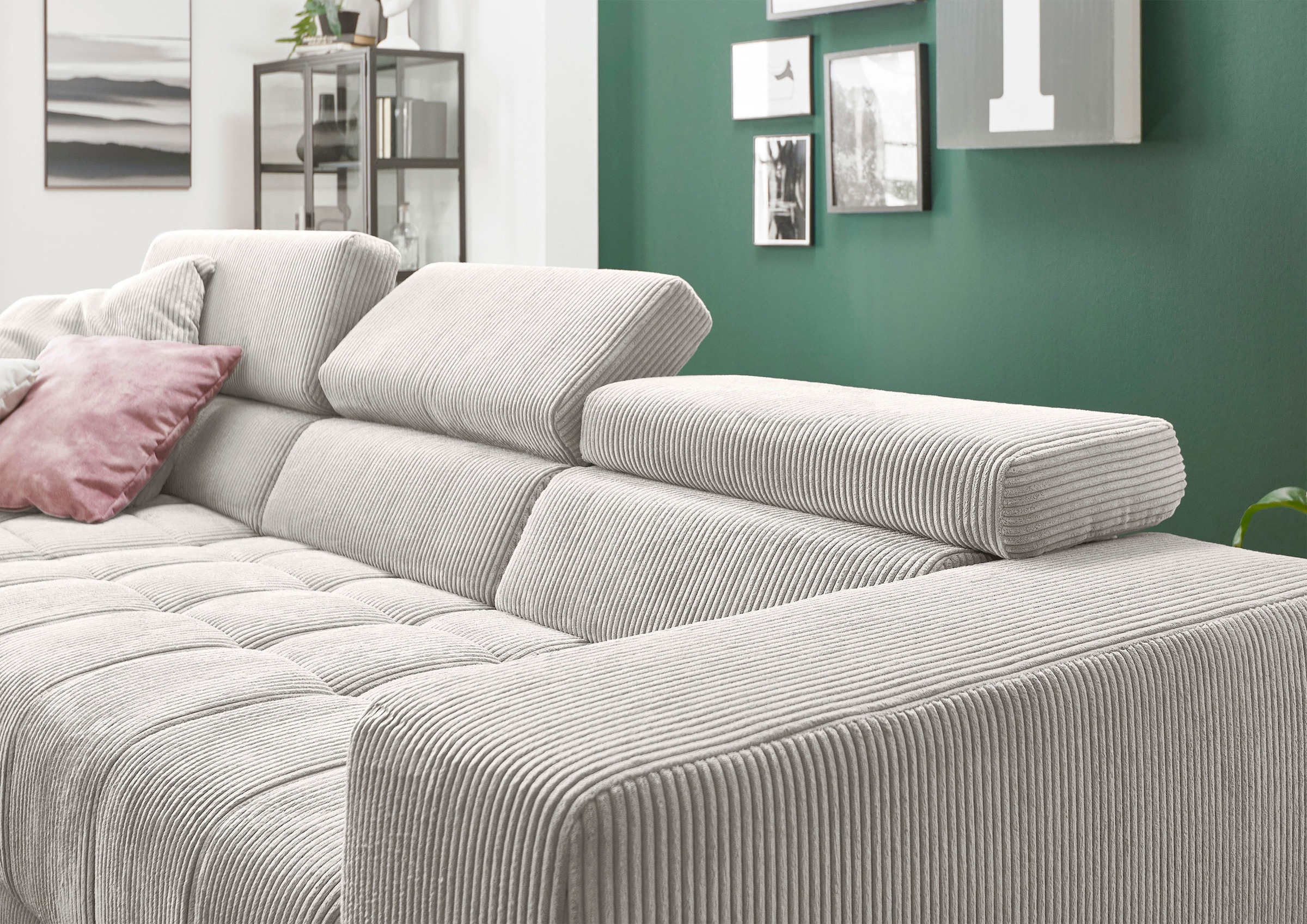 Die PlanBar Ecksofa »MP-IN15053 L-Form schmaler Schenkel«, mit Kopfteilverstellung, wahlweise mit manueller Vorziehbank