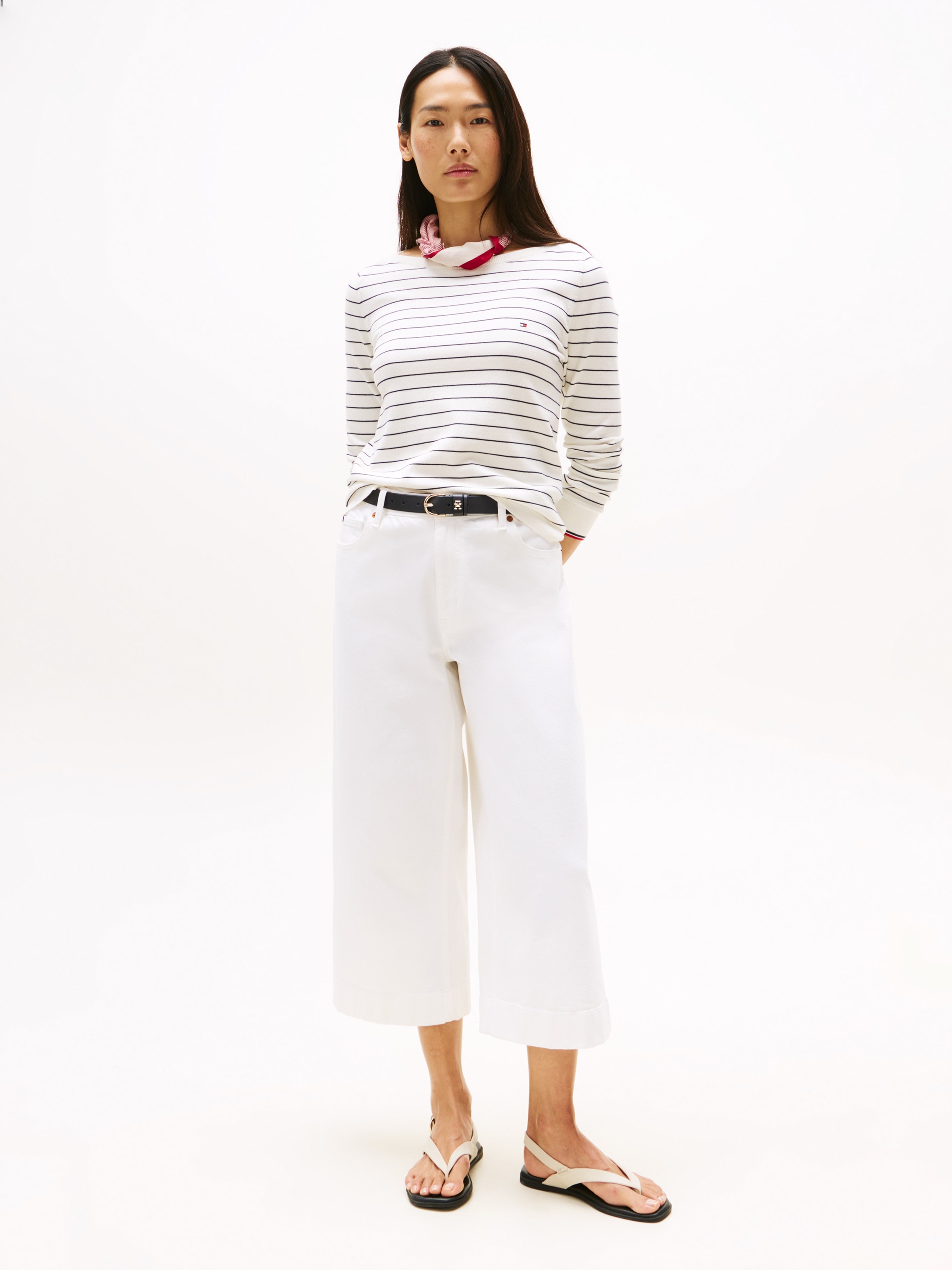 Tommy Hilfiger Strickpullover »CO JERSEY STITCH BOAT-NK SWEATER«, mit Tommy Hilfiger Logo-Flag am Ärmel