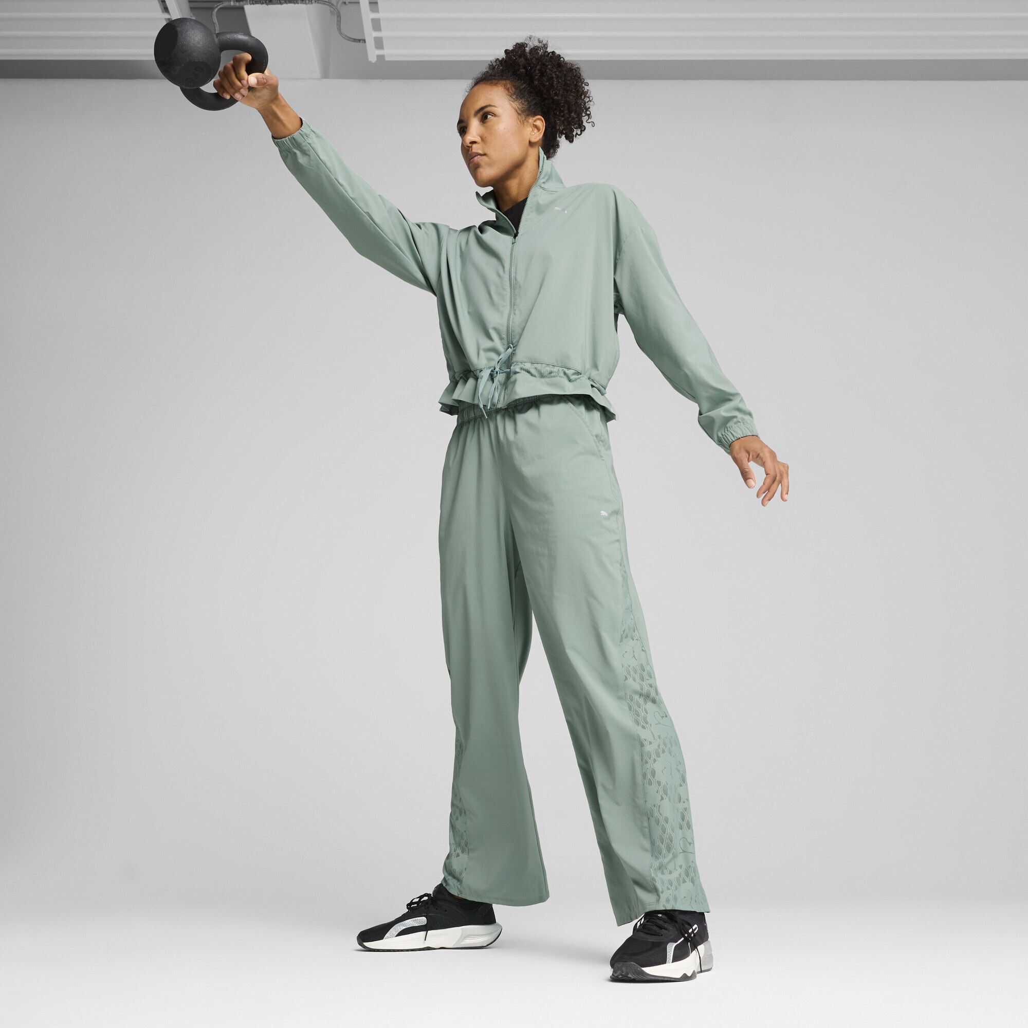 PUMA Trainingsjacke »LACE Gewebte Jacke Damen«