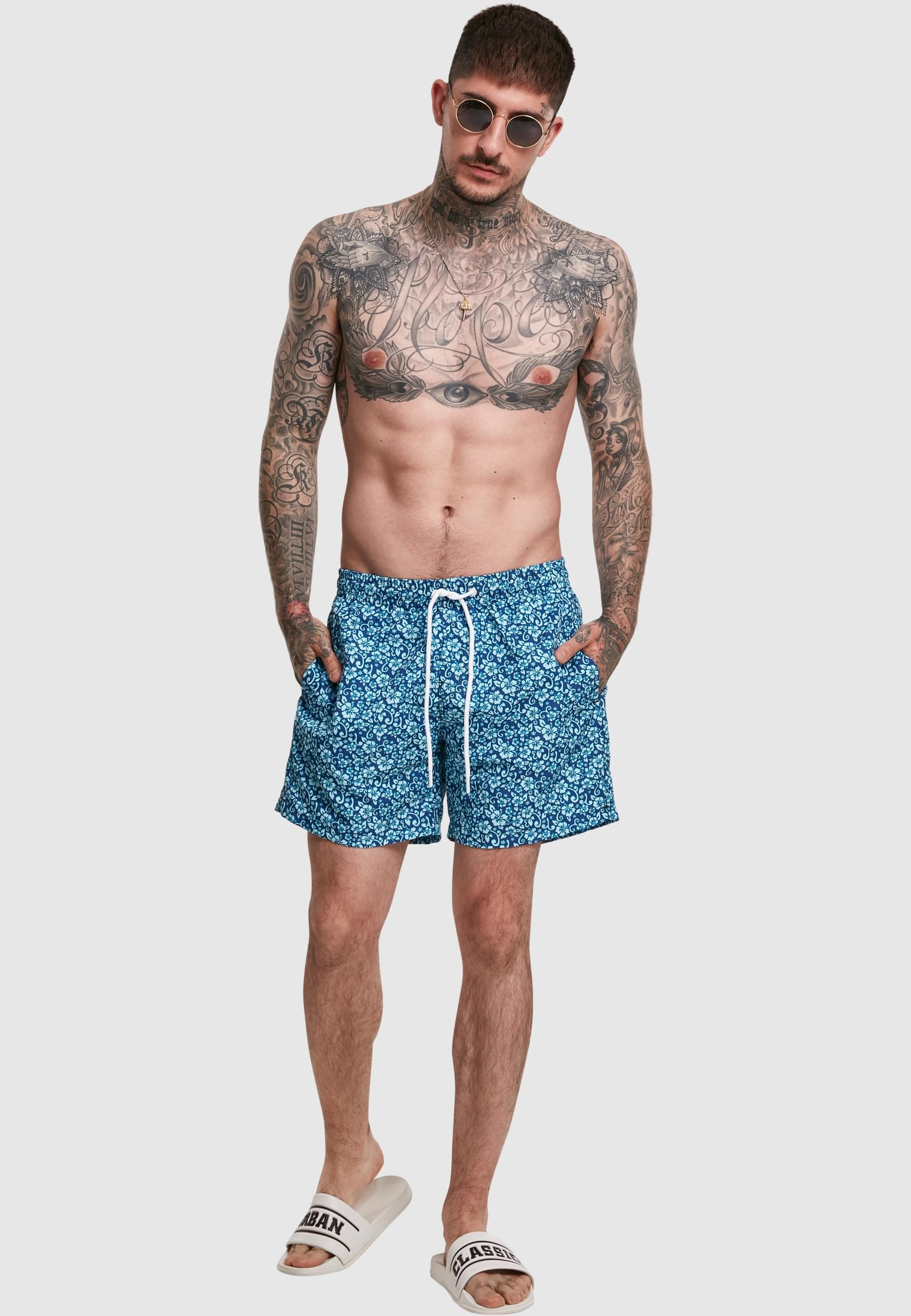 URBAN CLASSICS Badeshorts »Urban Classics Herren Floral Swim Shorts«