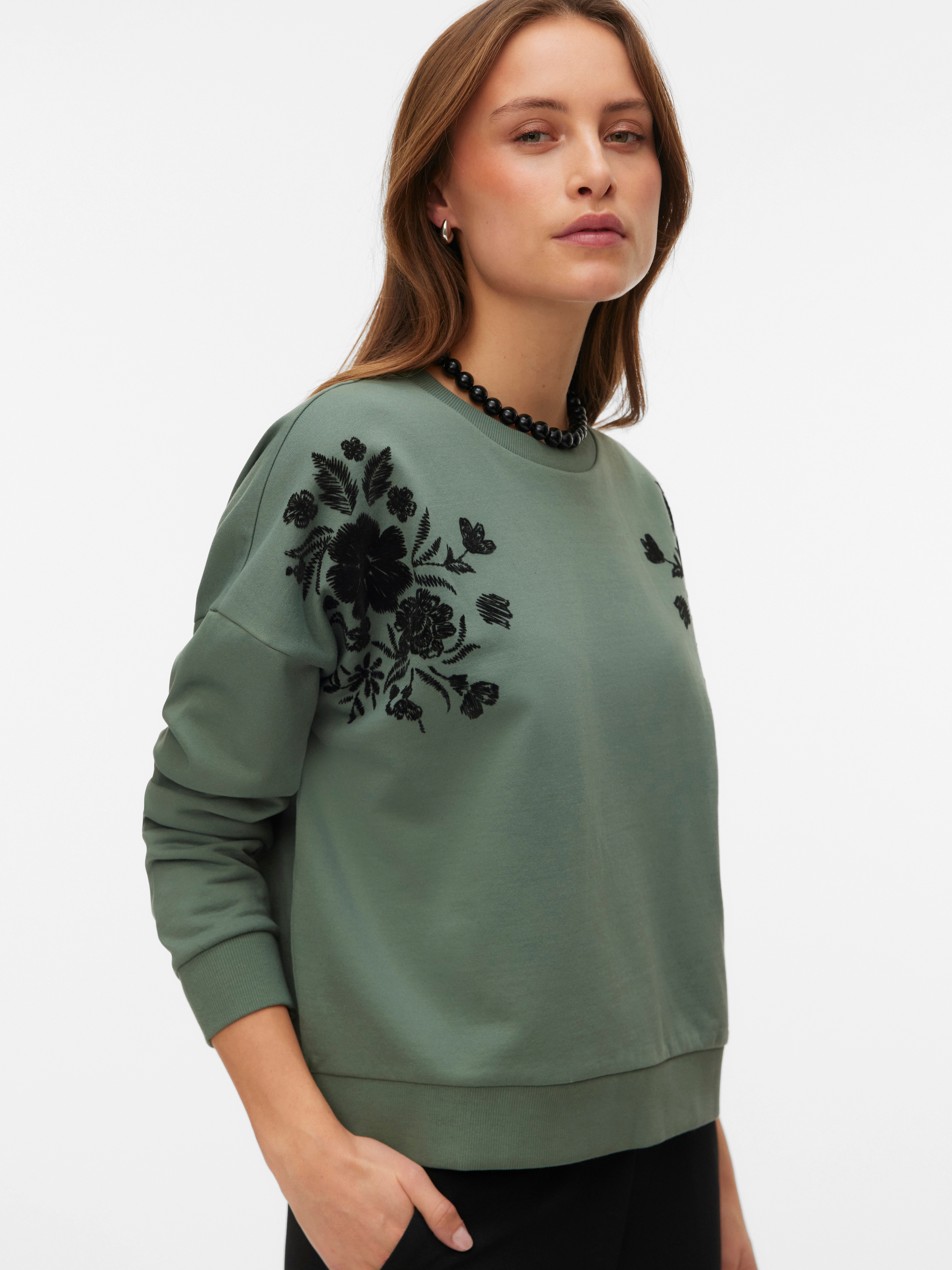 Vero Moda Sweater "VMHELEN TRINA LS SWEAT BOX JRS GA", mit Blumenprint günstig online kaufen