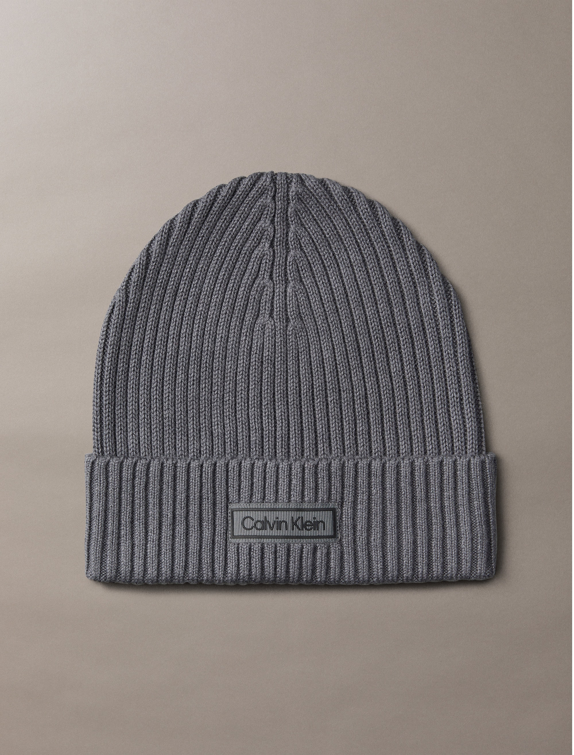 Calvin Klein Strickmütze "PATCH CHUNKY RIB COTTON BEANIE" mit Markenlogo günstig online kaufen