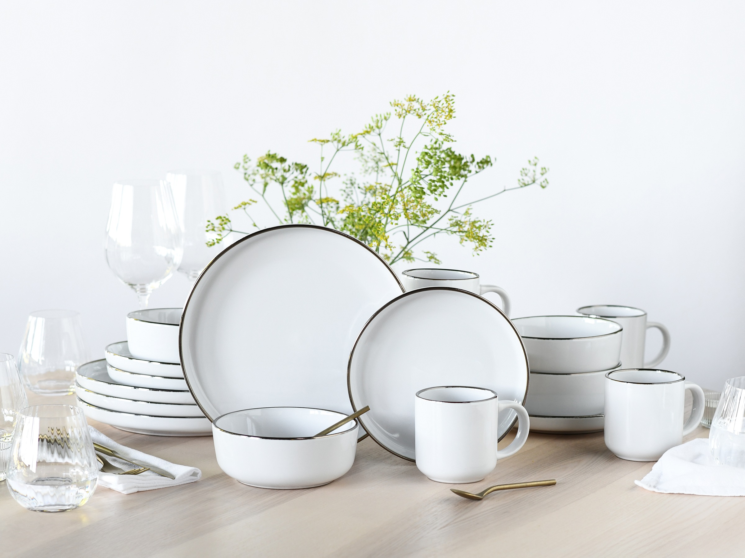 CreaTable Kombiservice »Nordic Festive, Service 16-tlg.« Minimalistisches Design, Dezente goldene Akzente