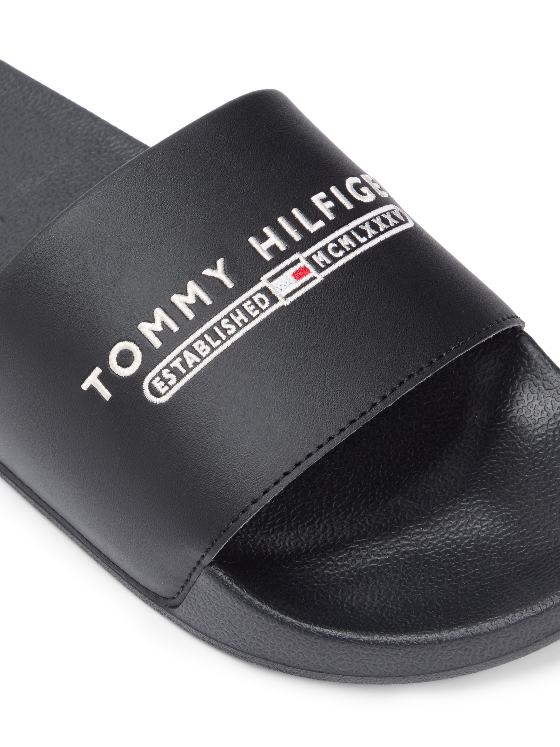 Tommy Hilfiger Pantolette »TOMMY HILFIGER RAISED POOL SLIDE«  , Sommerschuh, Badeschuh, Haussschuh mit Logoschriftzug