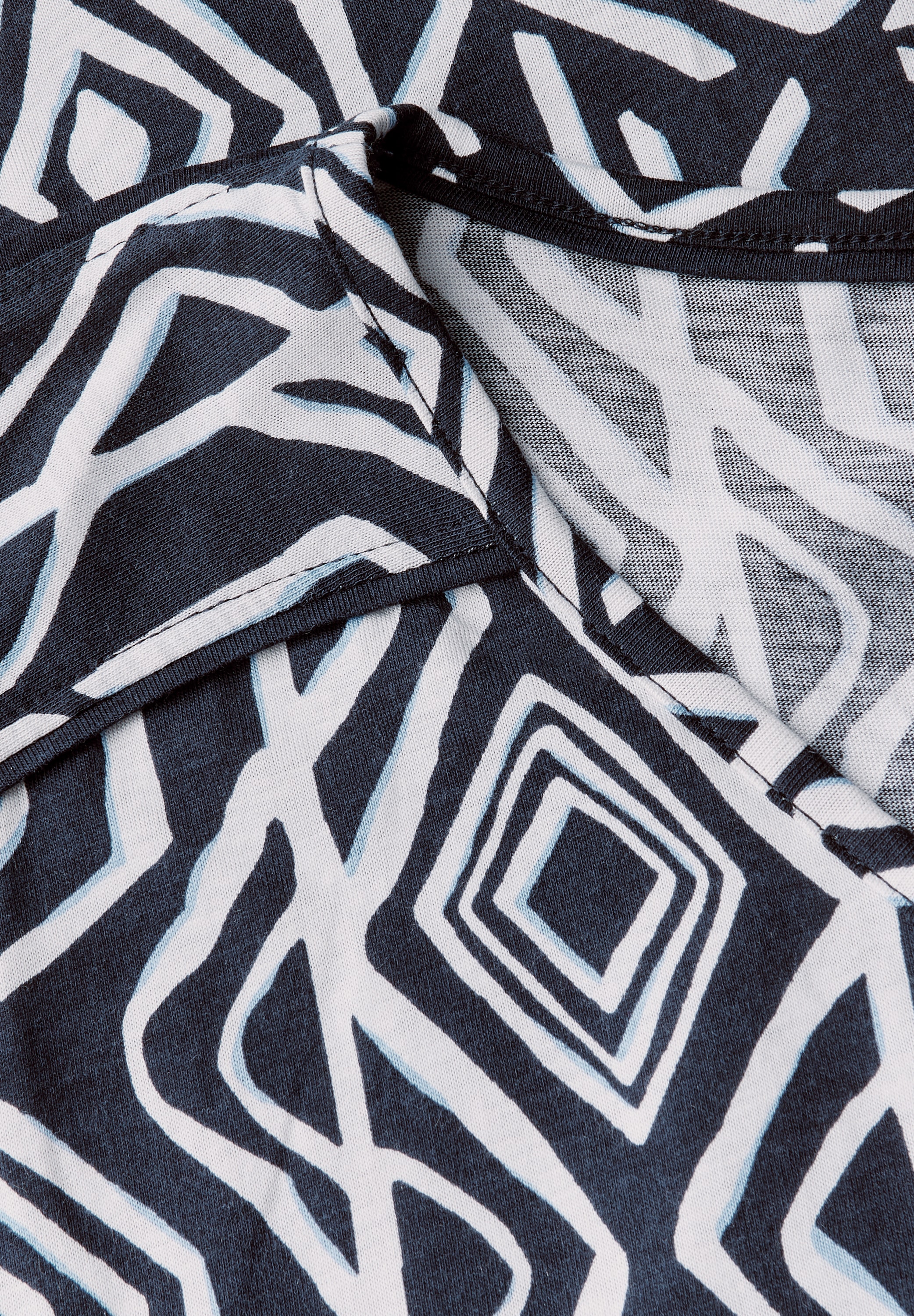 Cecil V-Shirt, bestehend aus einem Materialmix