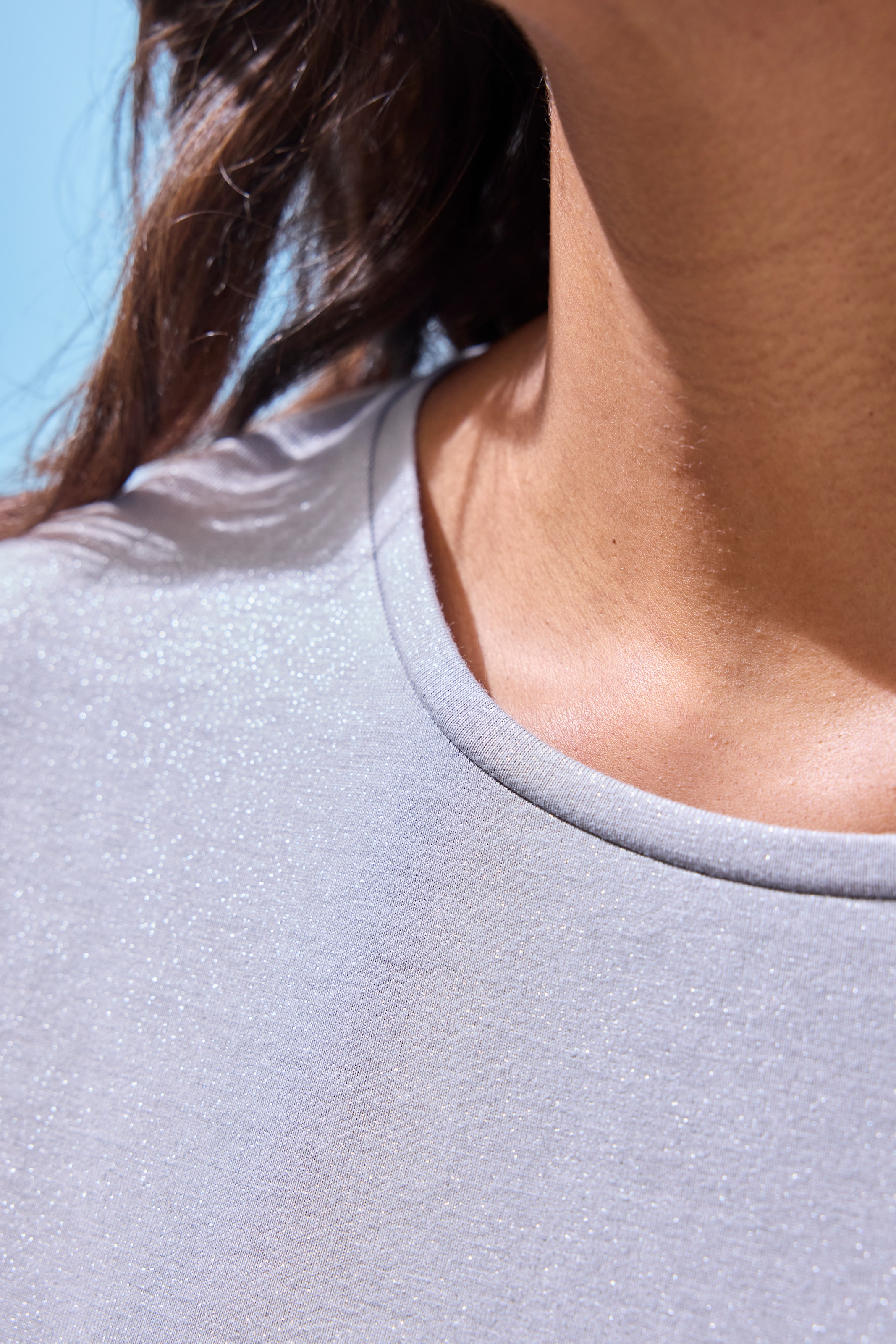 Vivance Rundhalsshirt »mit dezentem Glitzerdruck«, aus weicher Viskose-Qualität
