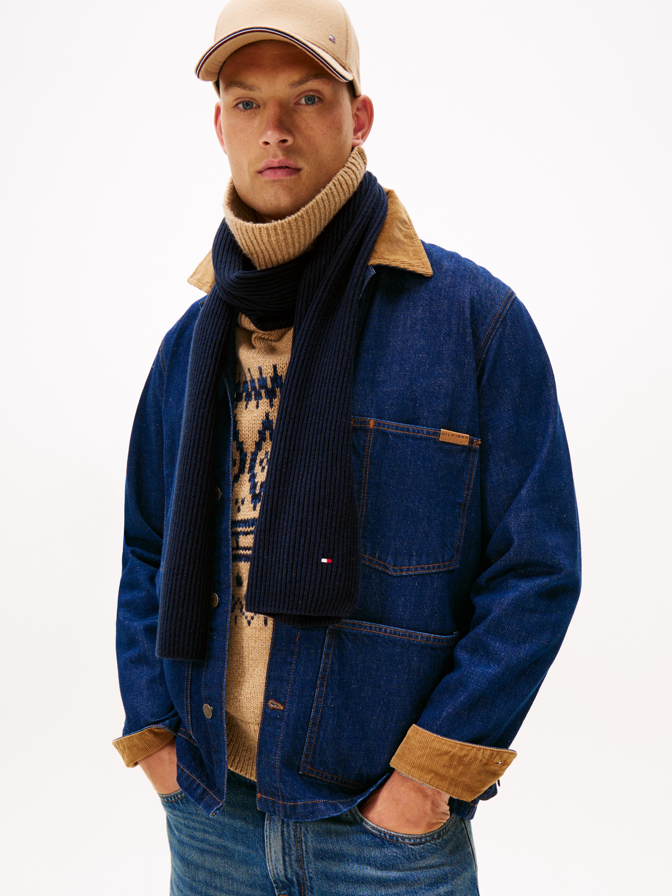 Tommy Hilfiger Strickschal "TH FLAG PIMA COTTON CASH SCARF" mit Logosticker günstig online kaufen