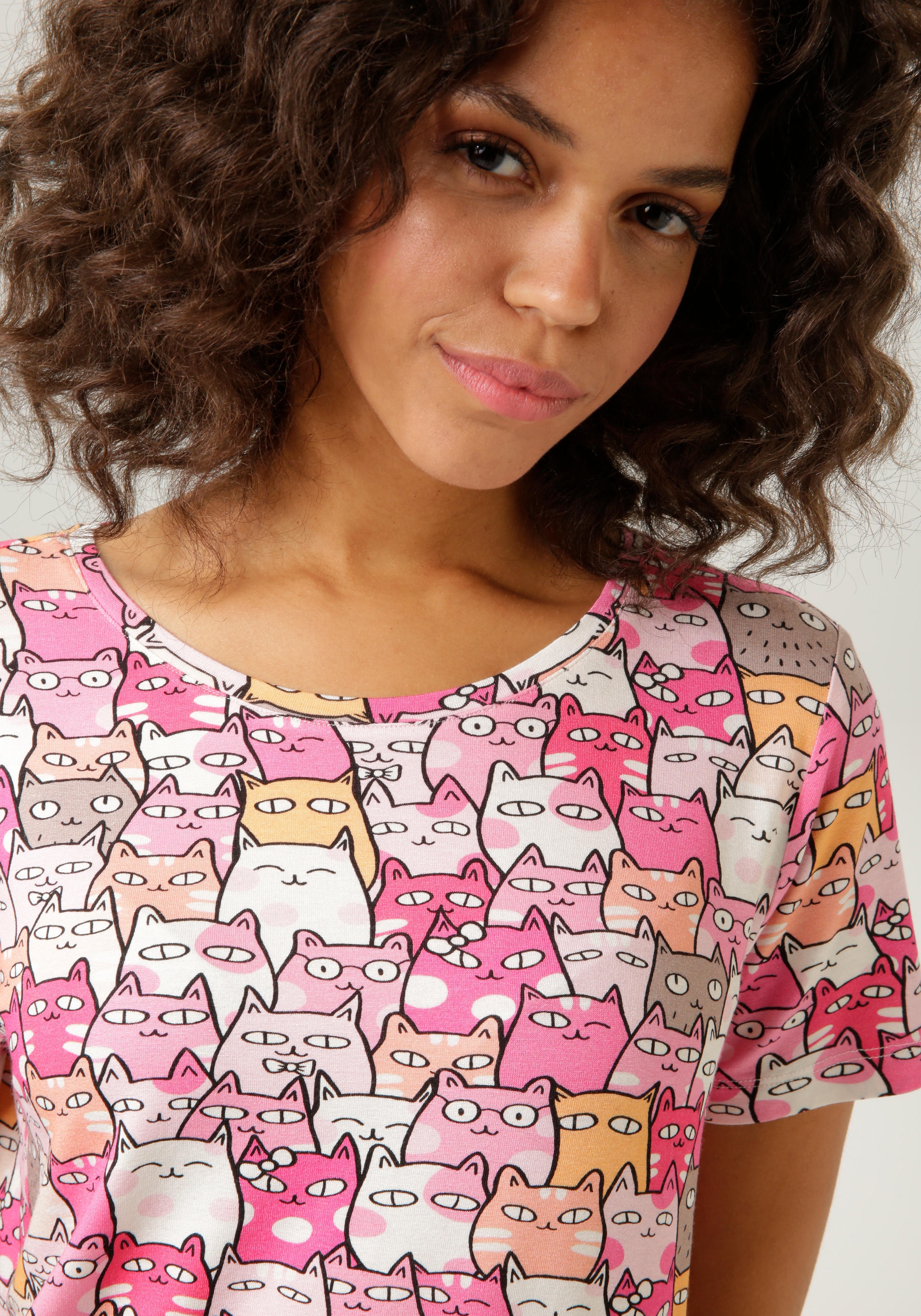 Aniston CASUAL T-Shirt, allover mit bunten, niedlichen Kätzchen bedruckt - NEUE  KOLLEKTION online kaufen | BAUR