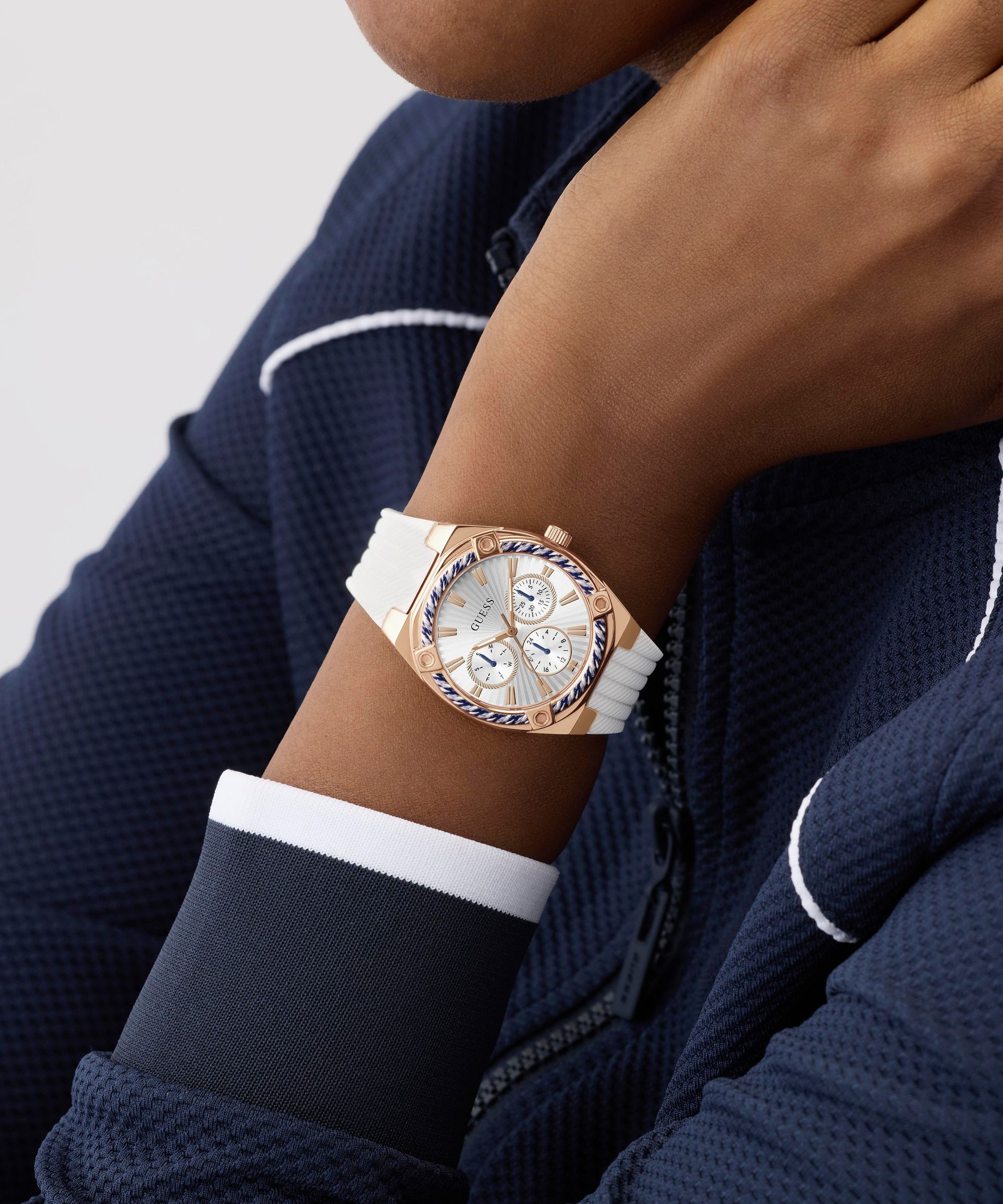 Guess Multifunktionsuhr »SAYLOR« Quarzuhr, Armbanduhr, Damenuhr, Silikonarmband, analog, Wochentag, Tag