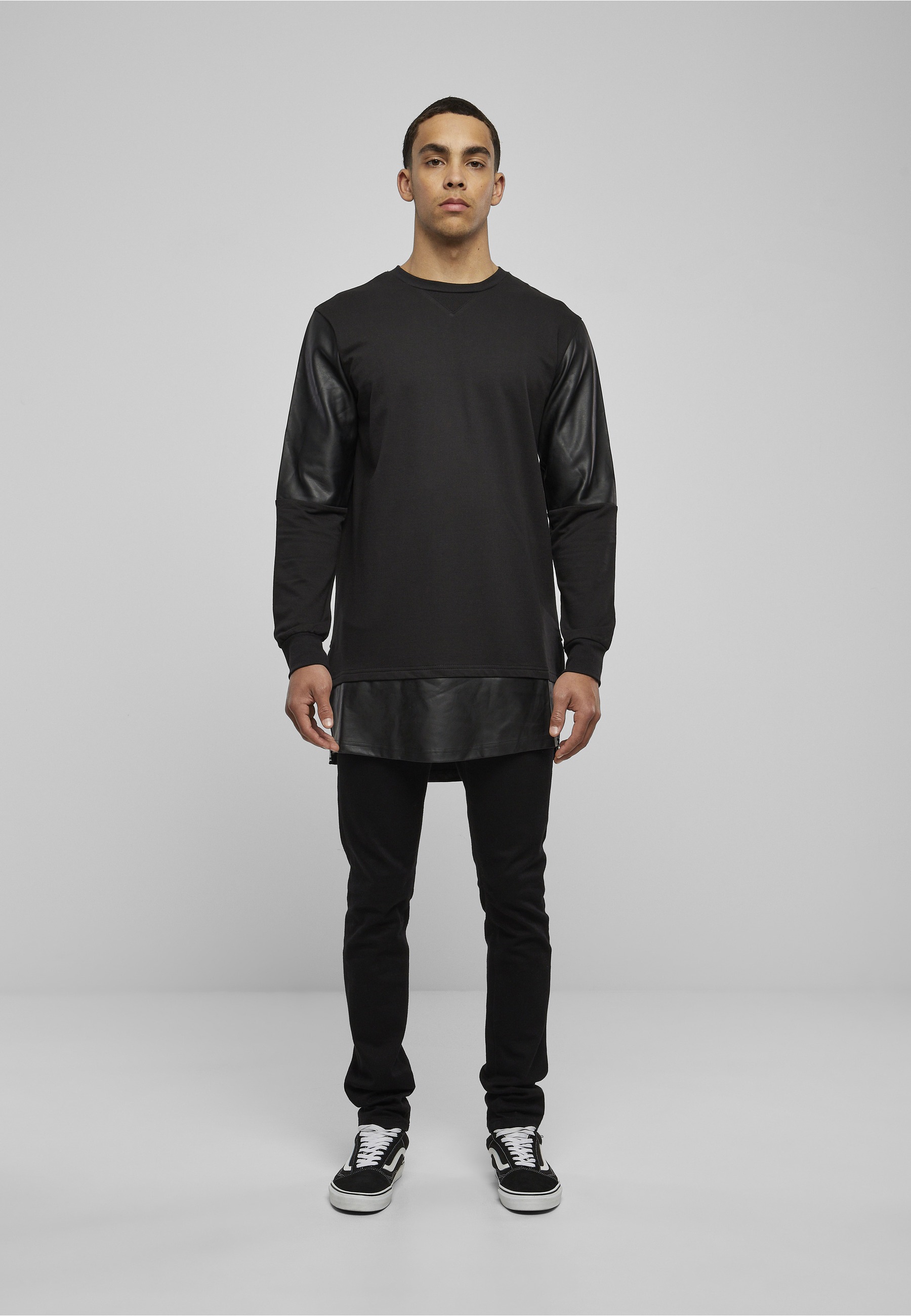 URBAN CLASSICS Sweatshirt »Urban Classics Herren Long Zipped Synthetic Leather Crewneck«, 1 Stk.
