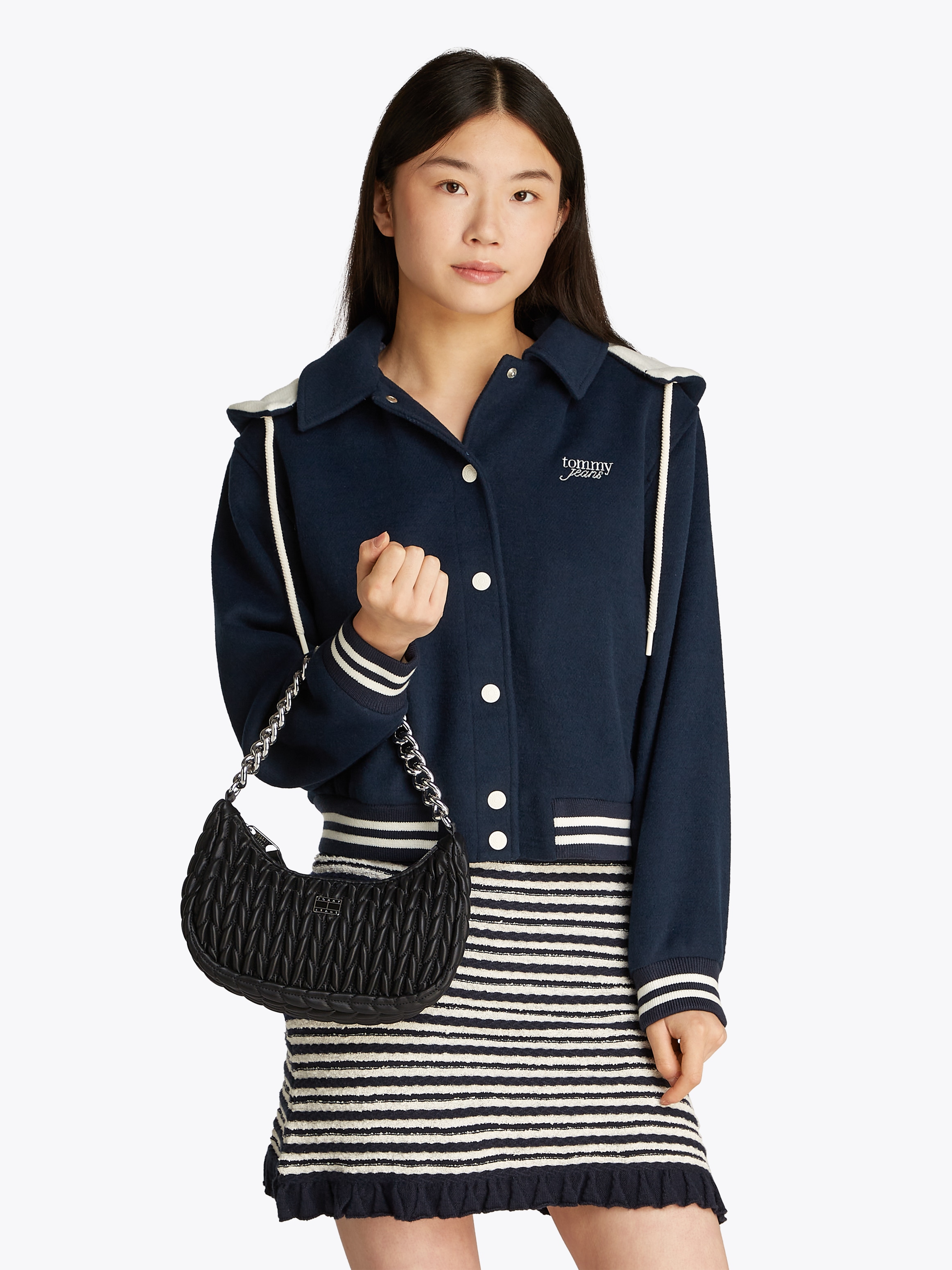 Tommy Jeans Umhängetasche »TJW ICONIC SHOULDER DENIM«, Damen Abendtasche, Henkeltasche mit edlem Ketten-Tragegriff
