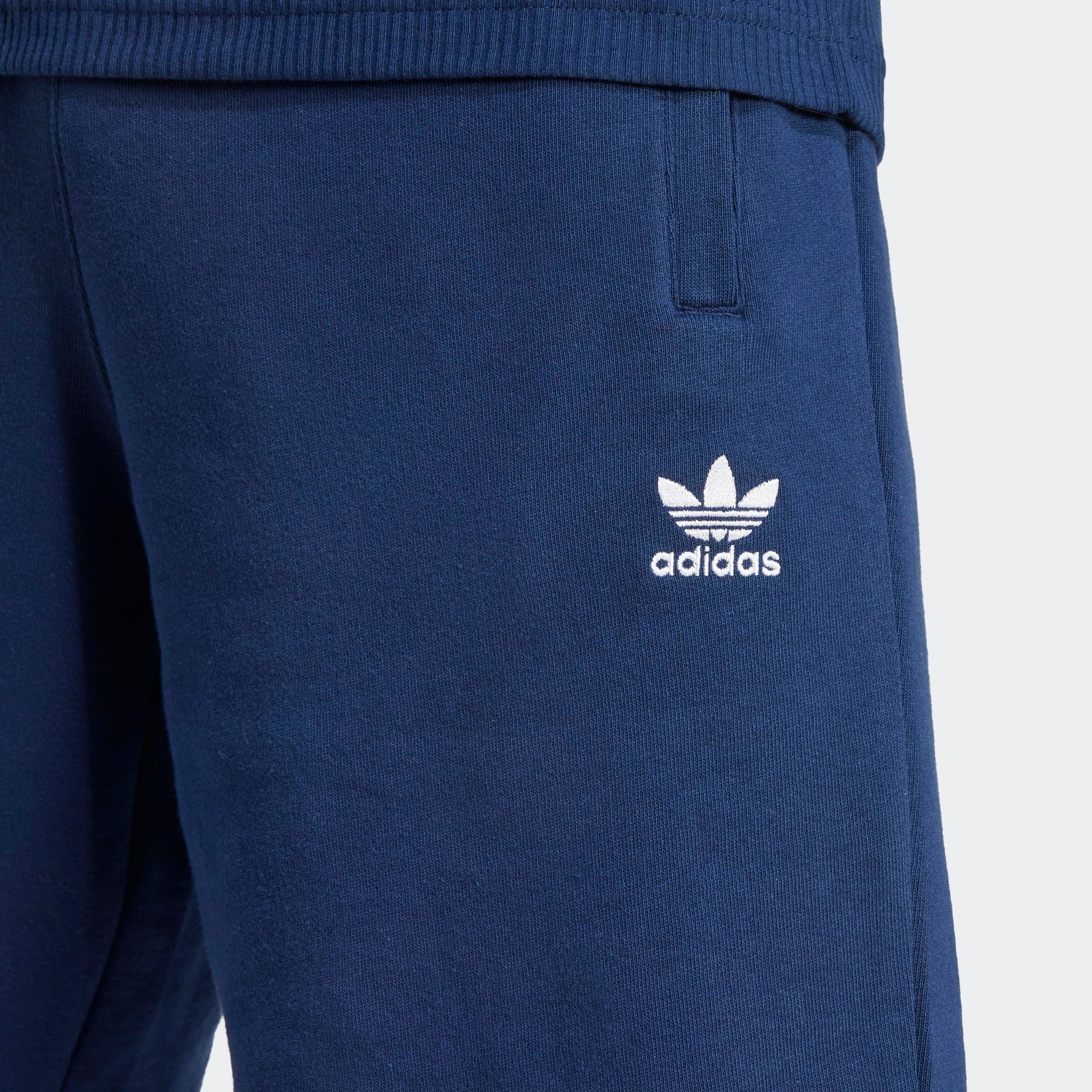 adidas Originals Shorts »ESS SHO«, (1 tlg.), Essential Sweat Shorts mit Logo, aus weichem French-Terry Material