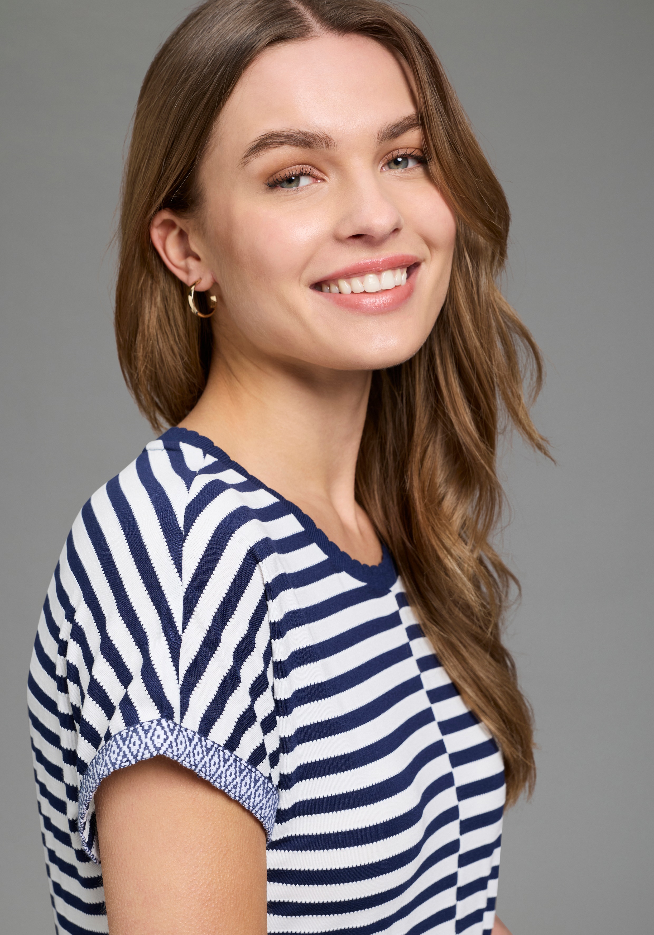 Thumbnail - KangaROOS T-Shirt Kurzarmshirt, Rundhalsausschnitt, hüftlange Passform