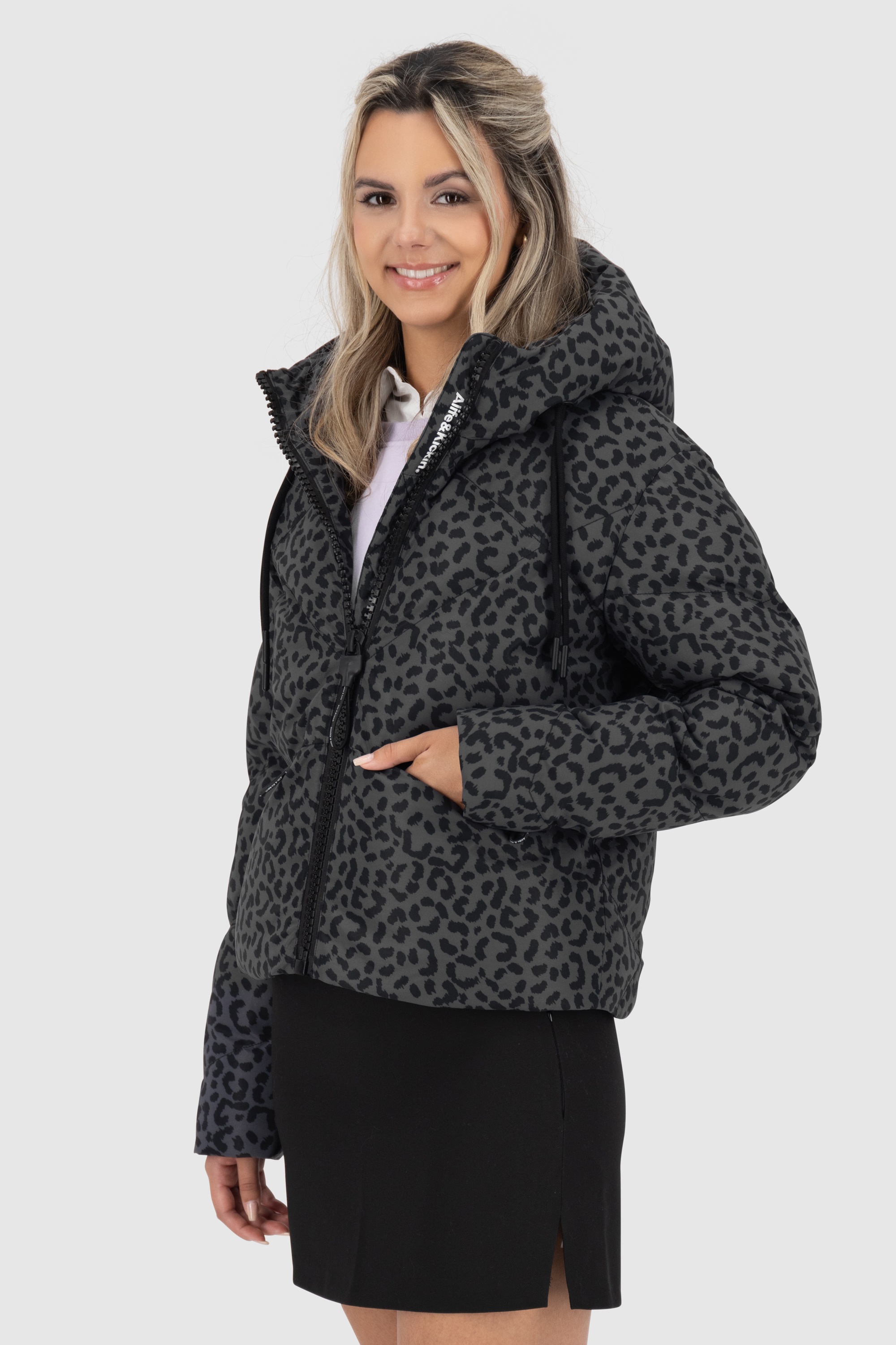Alife & Kickin Winterjacke »Damen MurielAK B«, mit Kapuze, Kurze warme moderne Jacke mit großer gefütterter Kapuze