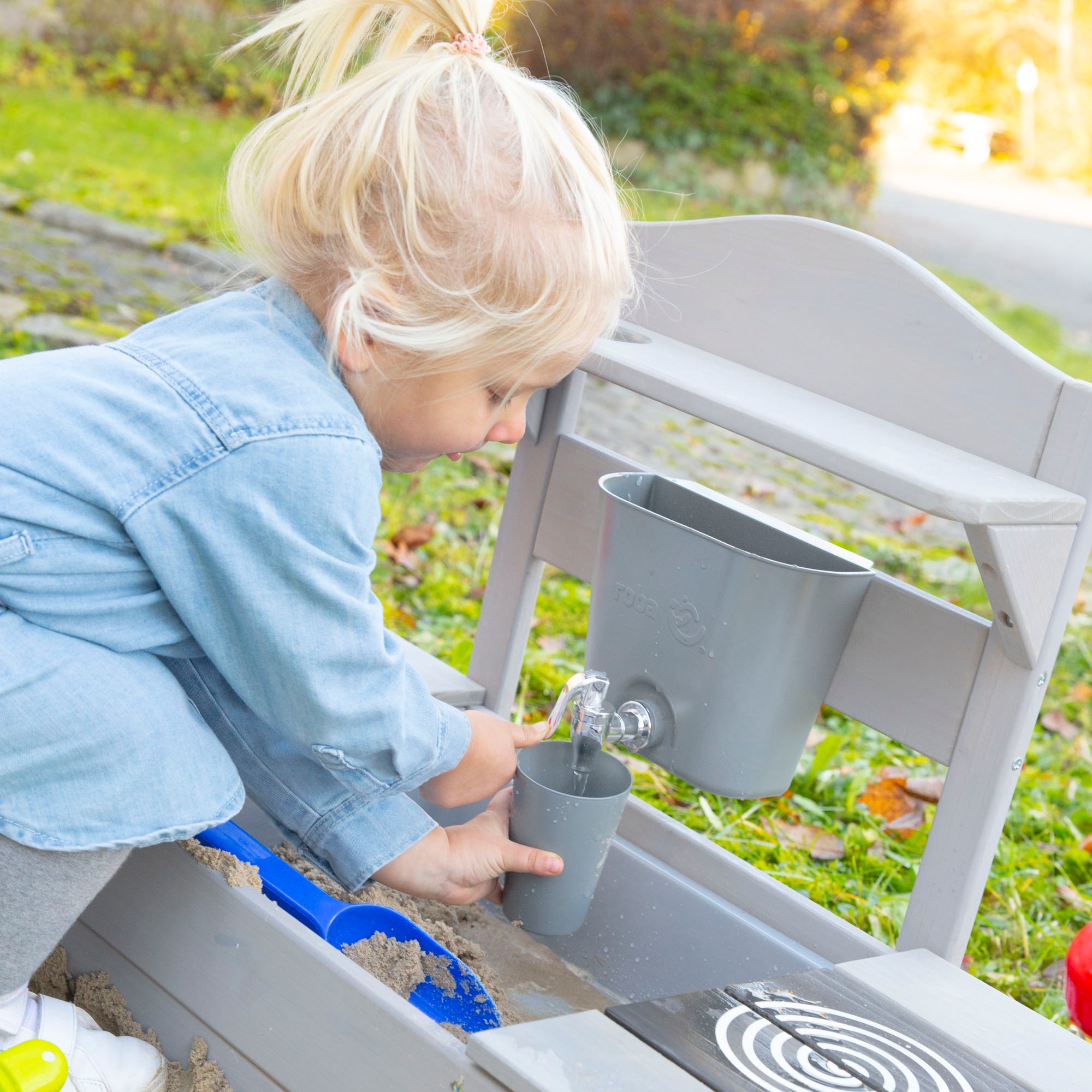 roba® Outdoor-Spielküche »Matschküche, grau lasiert, aus Holz«, FSC® - schützt Wald - weltweit