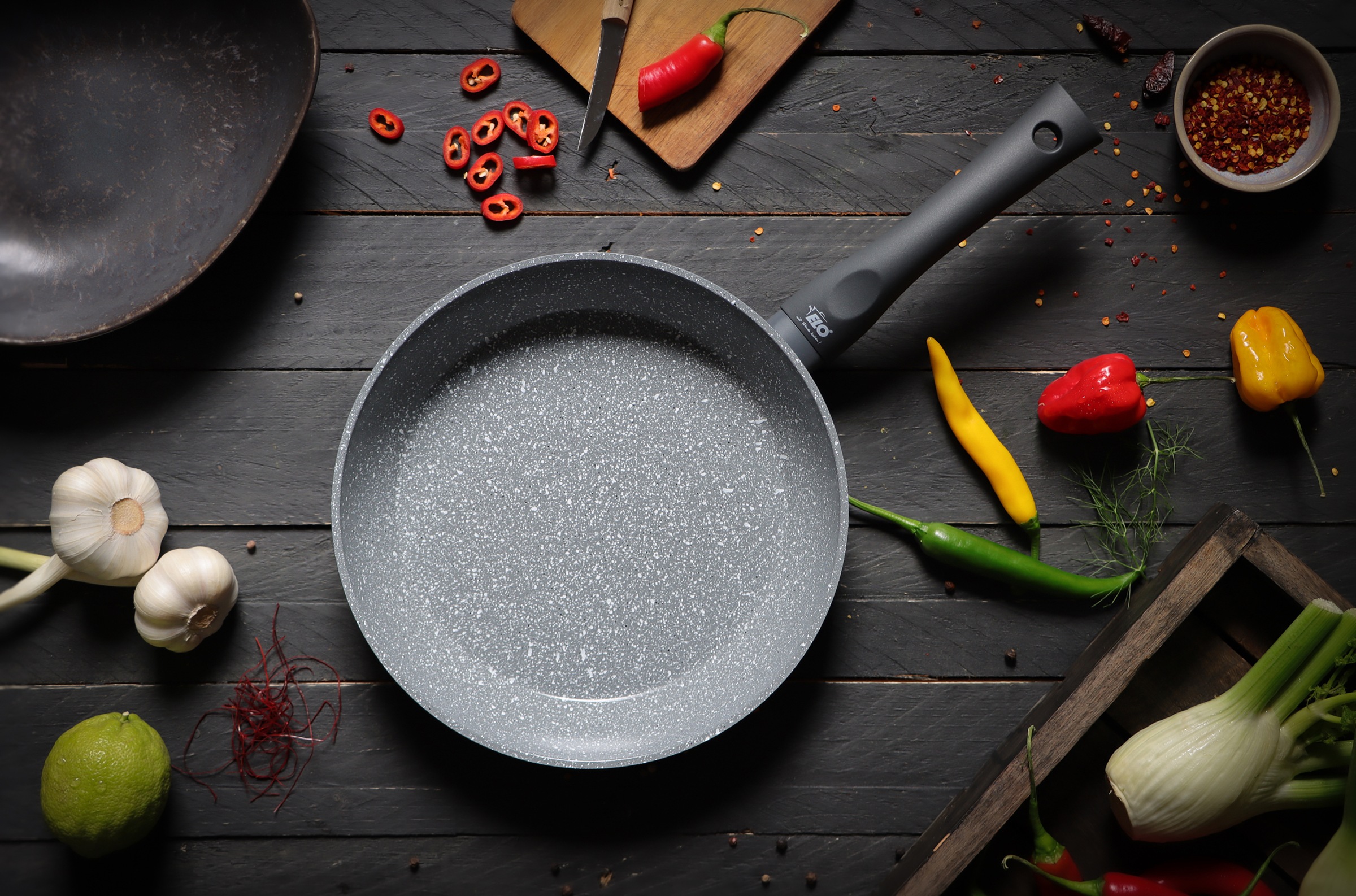 Elo Basic Bratpfanne »Colorio mit farbigem Protektor« Aluminium 1 tlg. hellgrau mit passendem Pfannenschoner