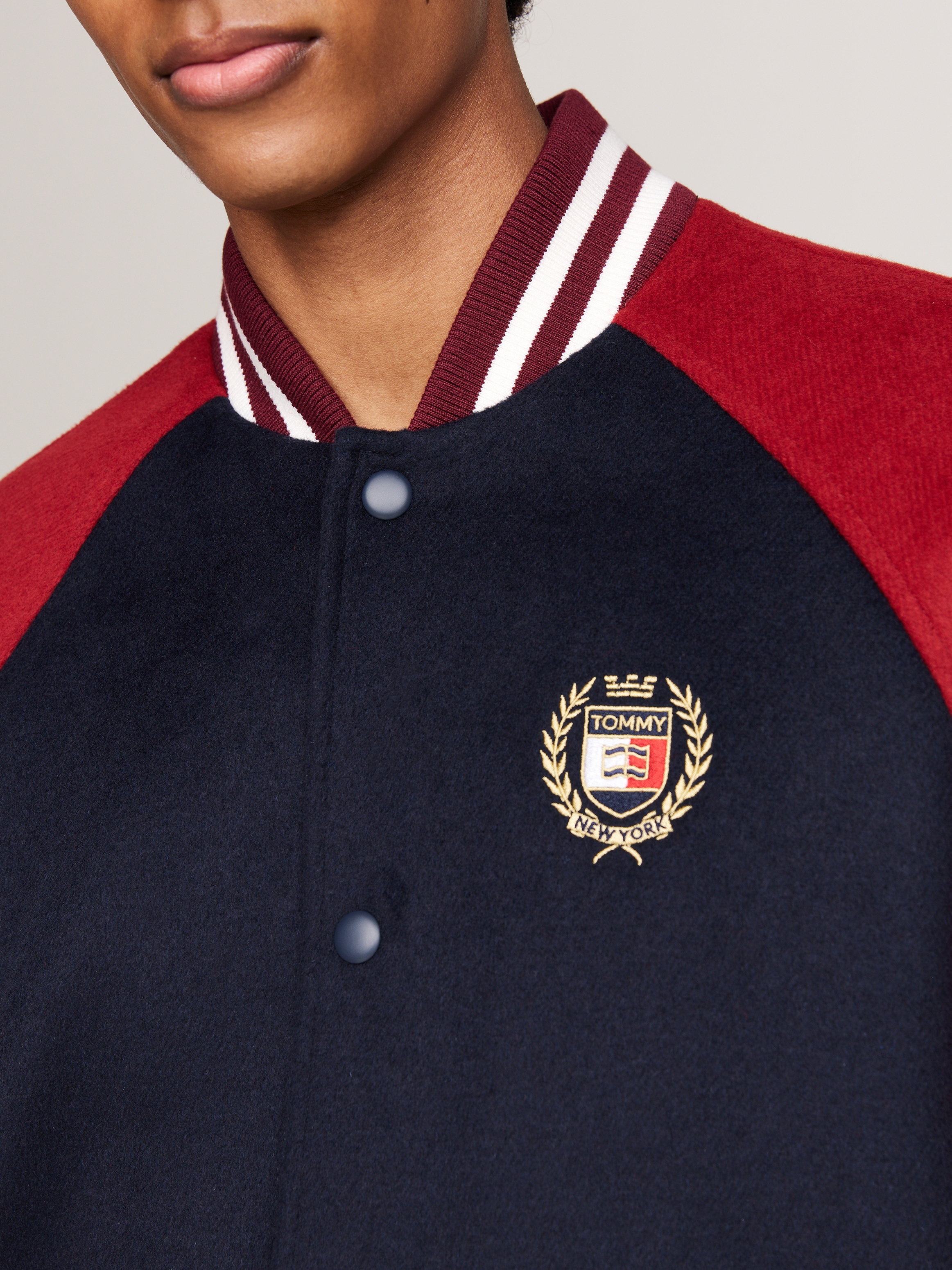 Tommy Jeans Bomberjacke "TJM WOOL BLEND CREST BOMBER", Color Block-Design, günstig online kaufen