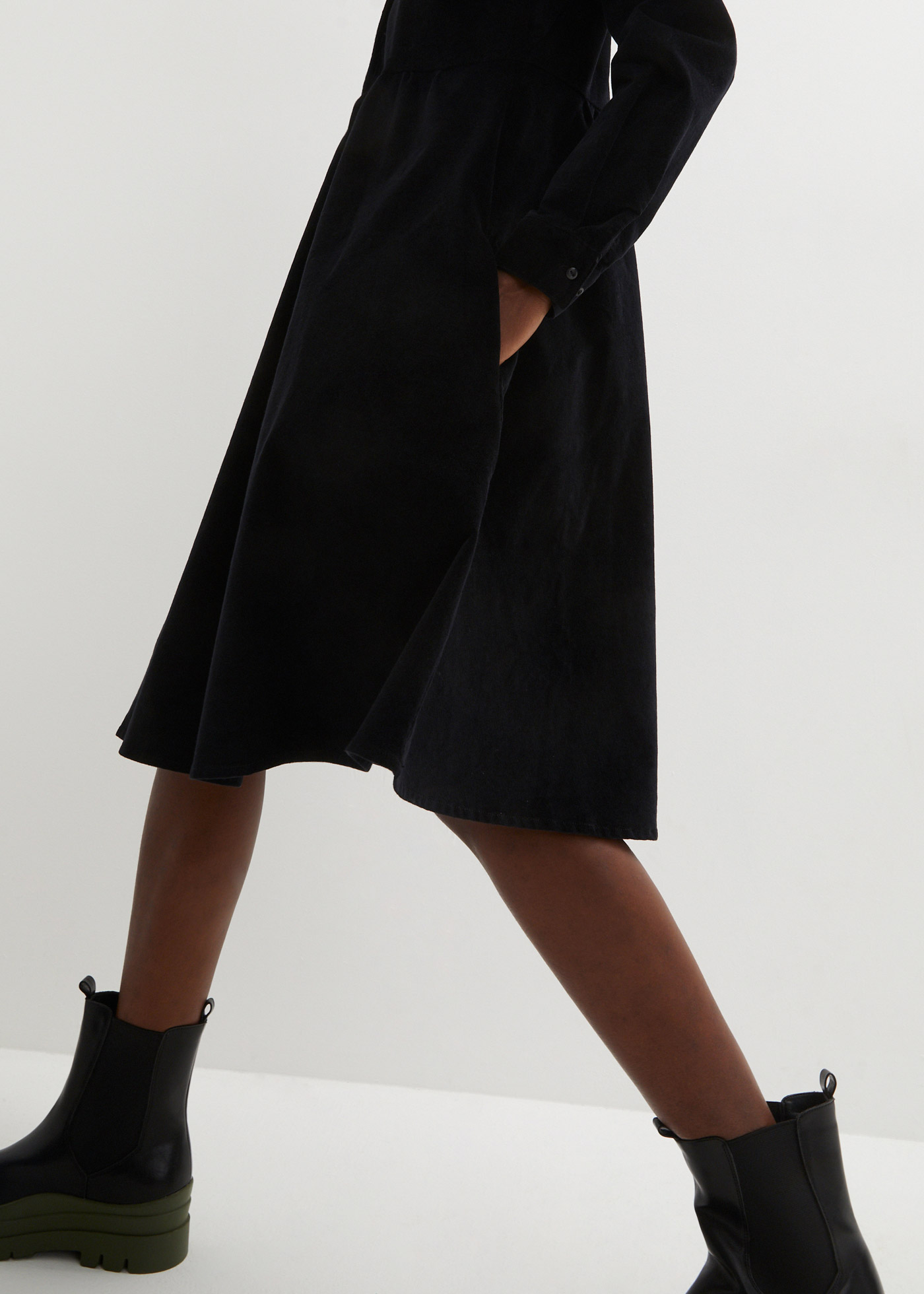 Thumbnail - bonprix Midikleid "Kleid aus Baumwollcord" Kleid aus Baumwollcord