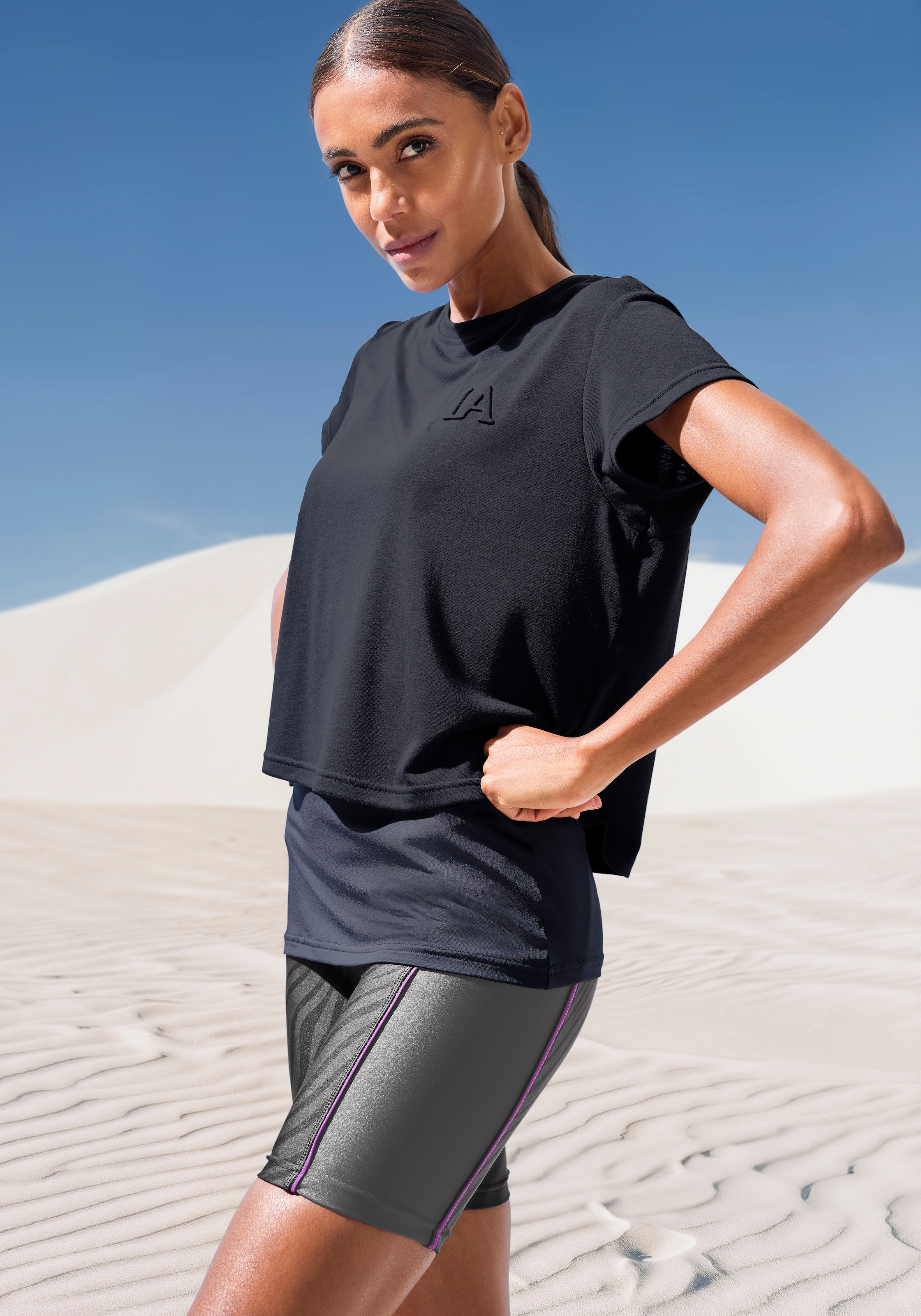 LASCANA ACTIVE Shorts »- Sportshorts, Kurze Hose«, mit dezentem Zebramuster