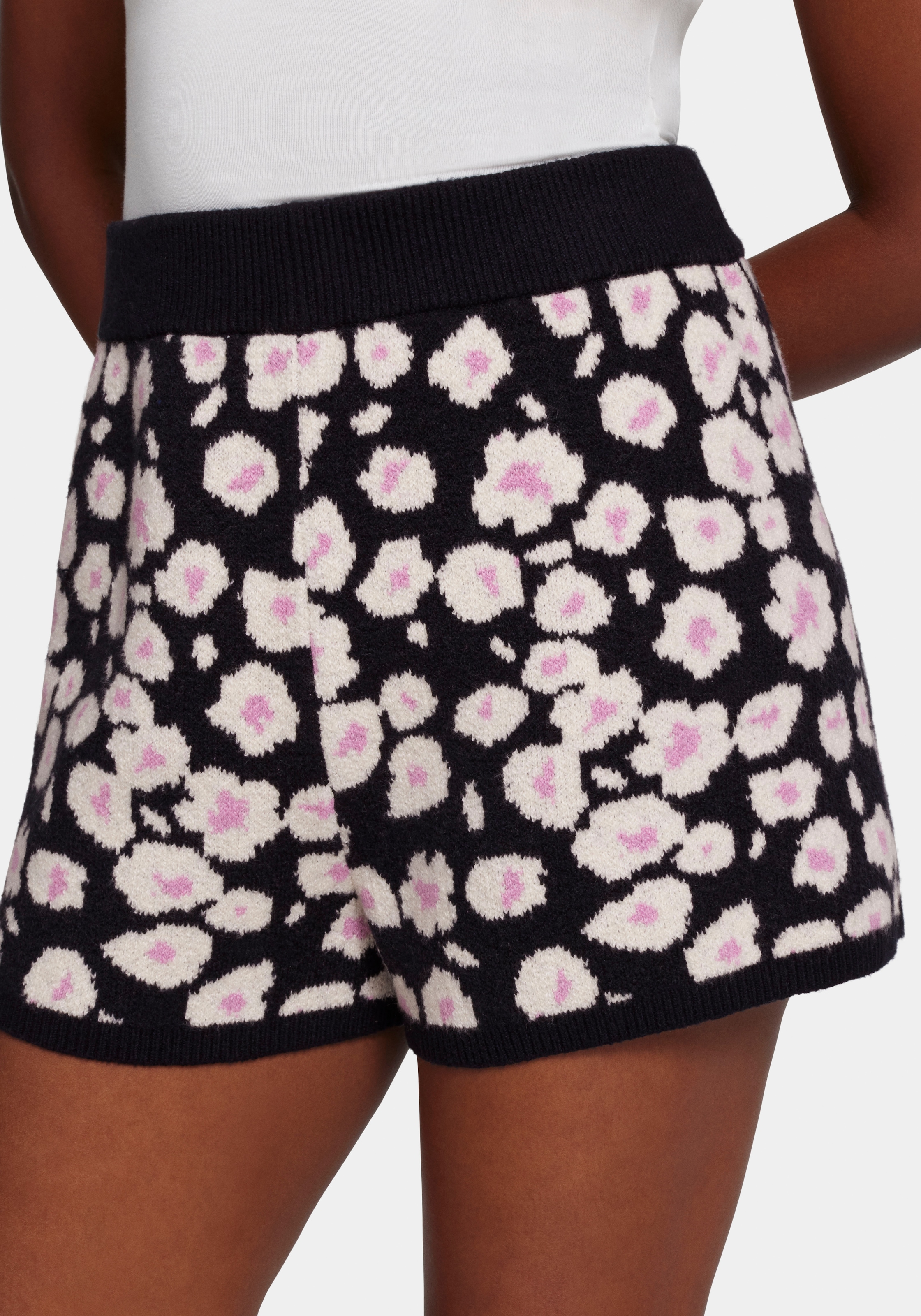 Shorts »Shaina Short«, mit Blumendruck