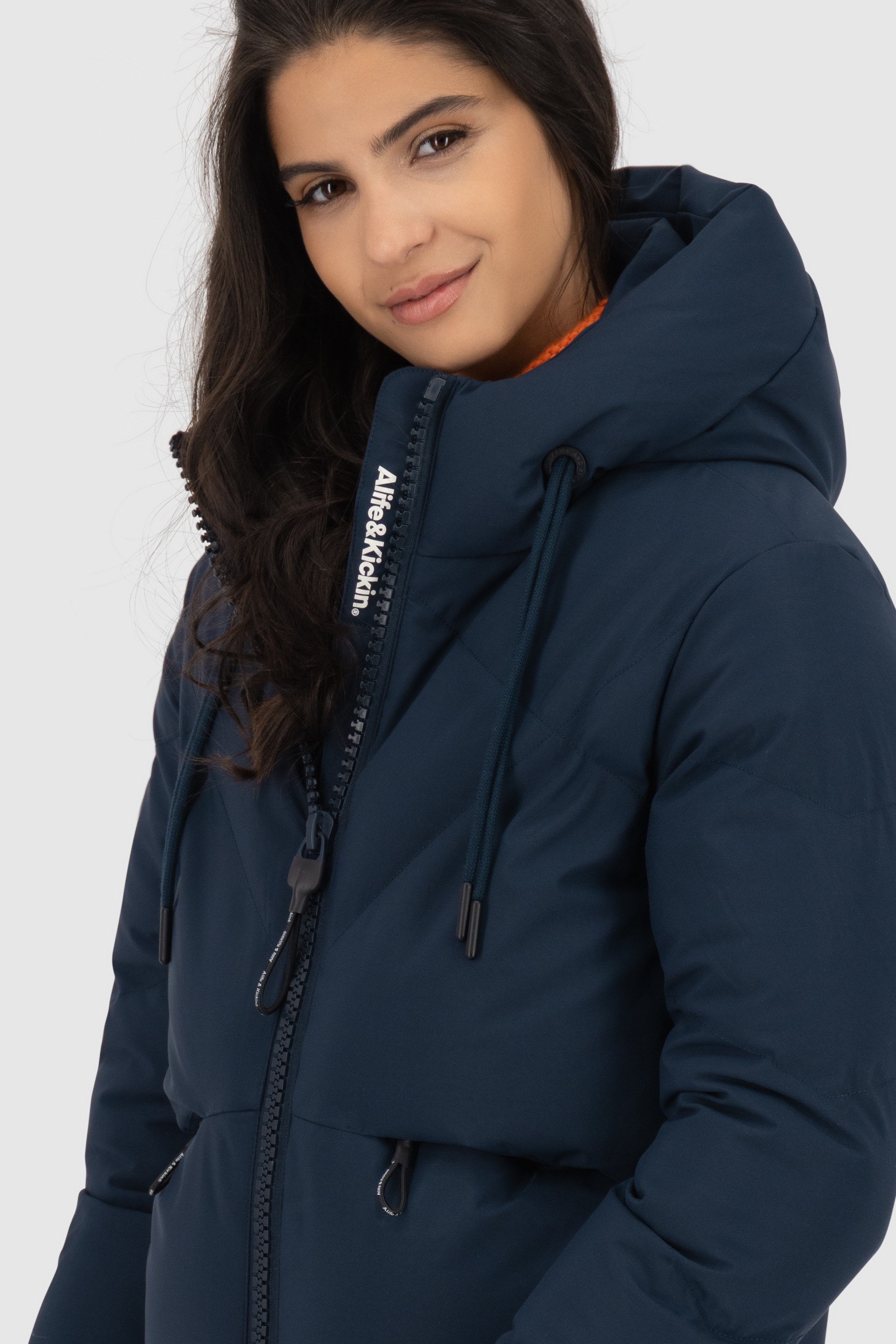 Alife & Kickin Steppjacke »Damen MurielAK A«, mit Kapuze, Kurze warme moderne Jacke mit großer gefütterter Kapuze