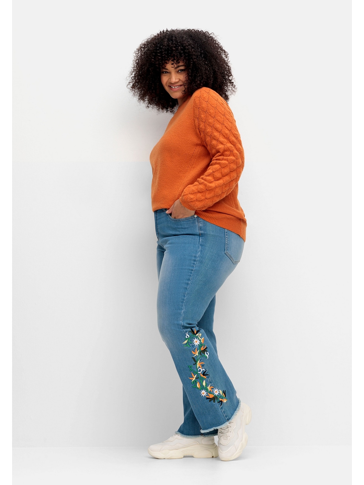 sheego by Joe Browns Stretch-Jeans »Große Größen«, mit Blumenstickerei und  Fransensaum für bestellen | BAUR