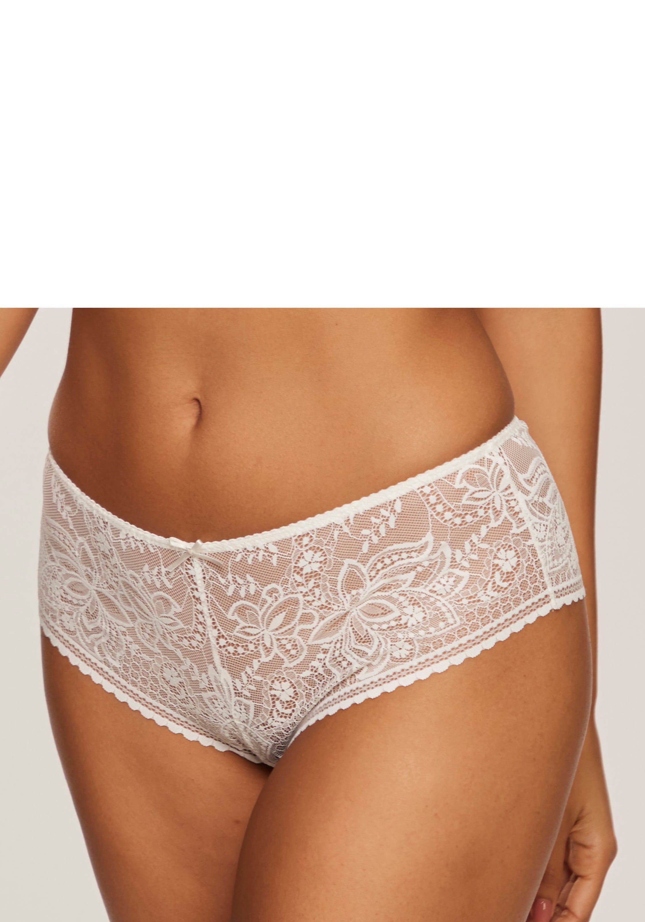 LASCANA Panty »Luciana«, aus feiner, dezent transparenter Spitze in blumiger Optik