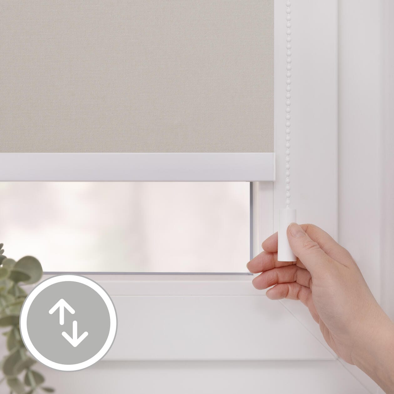 LICHTBLICK ORIGINAL Rollo »Klemmfix, ohne Bohren«, verdunkelnd, Blendschutz-Sichtschutz-Verdunkelung, mit Bohren/ohne Bohren, freihängend, Steuerbar mit Bluetooth-App, integrierter Elektromotor und Akku