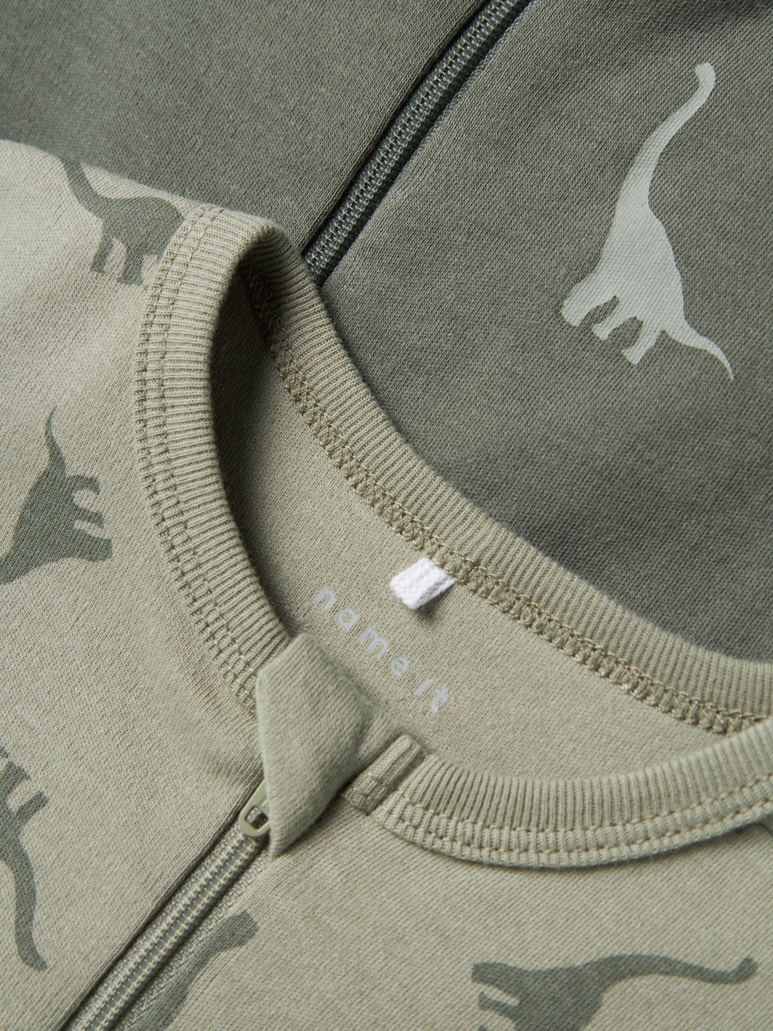 Name It Schlafanzug »NBMNIGHTSUIT 2P ZIP FF GREEN DINO« Packung, 2 tlg. praktisches 2-er Pack, mit Dino Druck