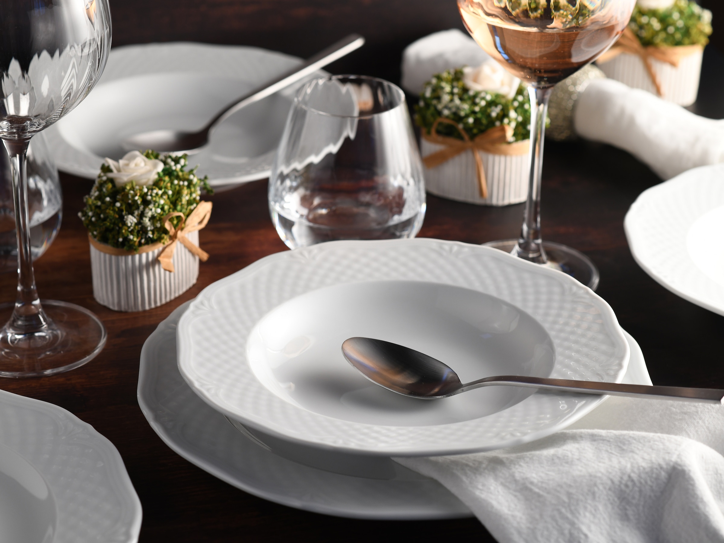 CreaTable Tafelservice »Arianne Weiss, Service 12-tlg.« Teller Set, Klassisch, Zeitlos