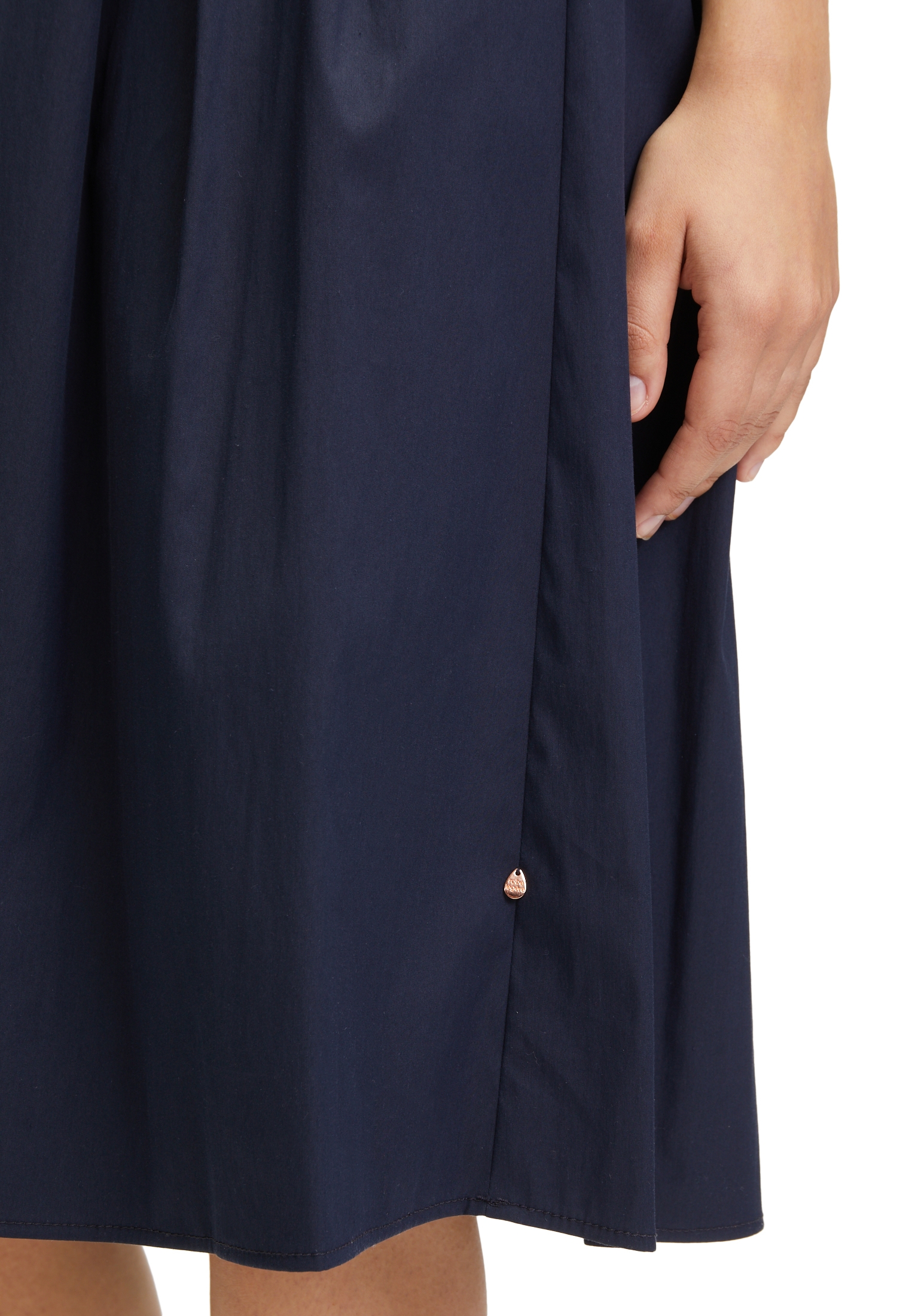 Vera Mont Sommerkleid »Vera Mont Sommerkleid mit V-Ausschnitt«, Falten