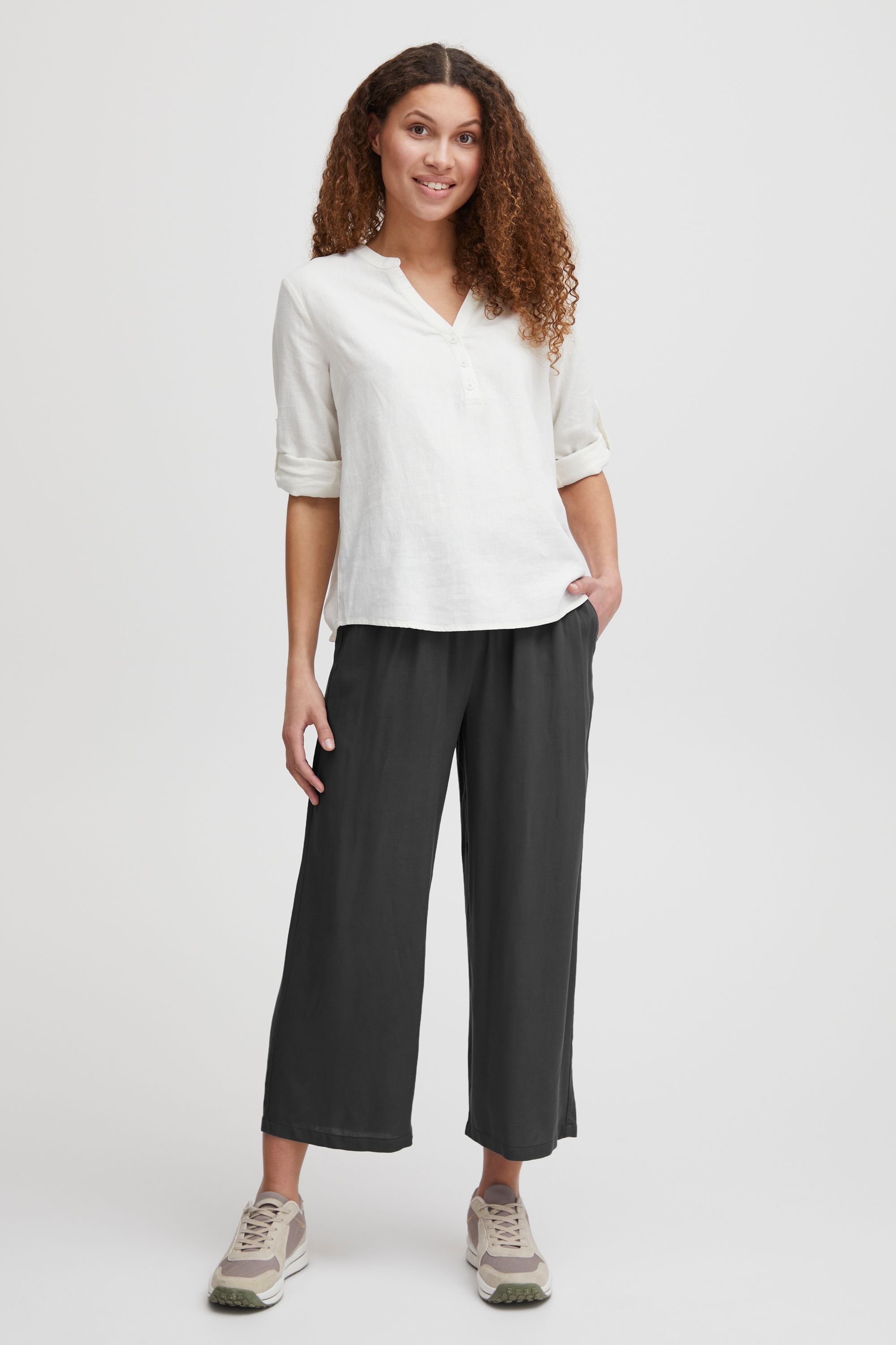 OXMO Elisabeth Women's Trousers Black Size 44 2