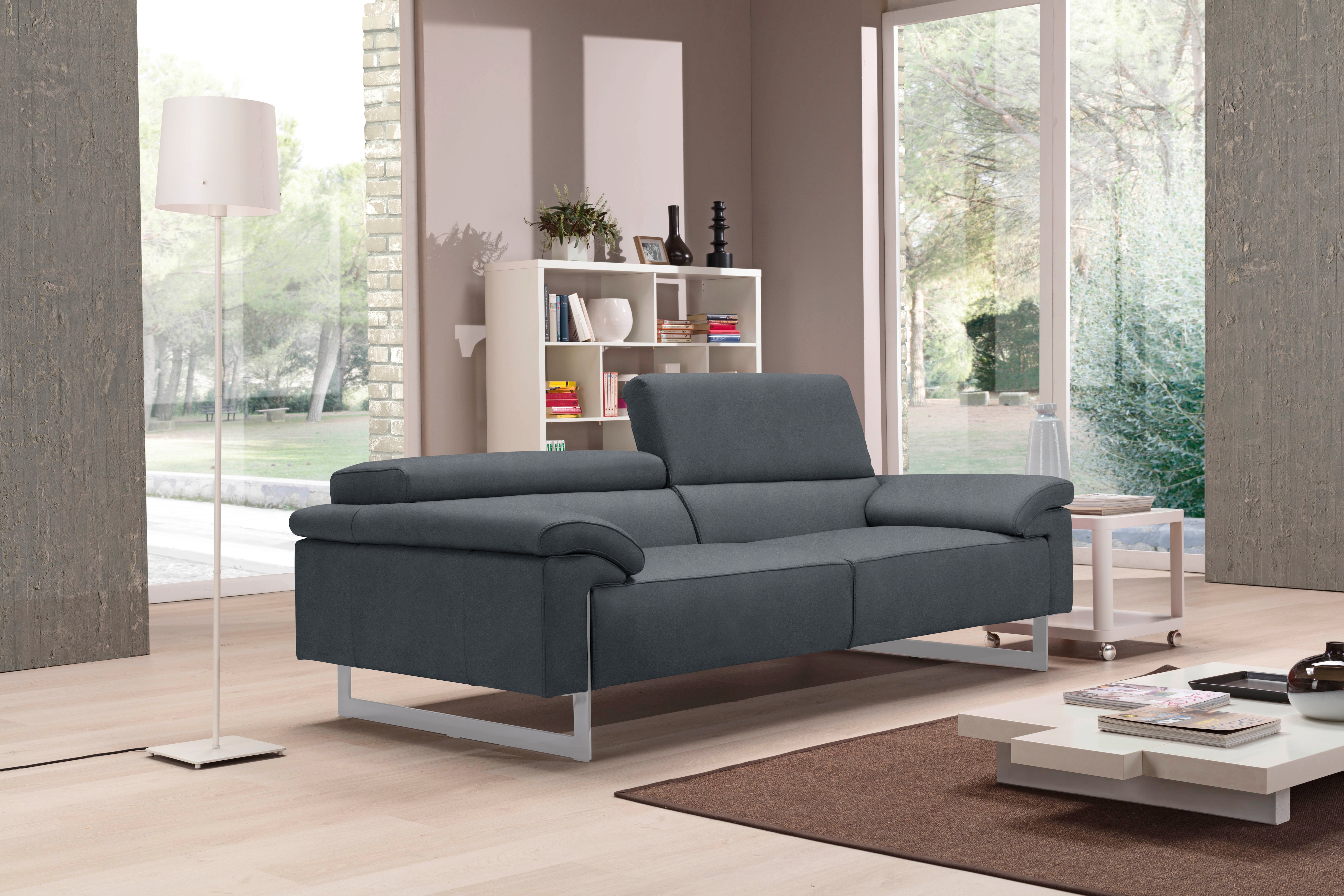 Egoitaliano 2,5-Sitzer "Malika, Designsofa mit hohem Sitzkomfort, edel und bequem" inkl. Kopfteilverstellung und chromfarbenen Metallfüßen