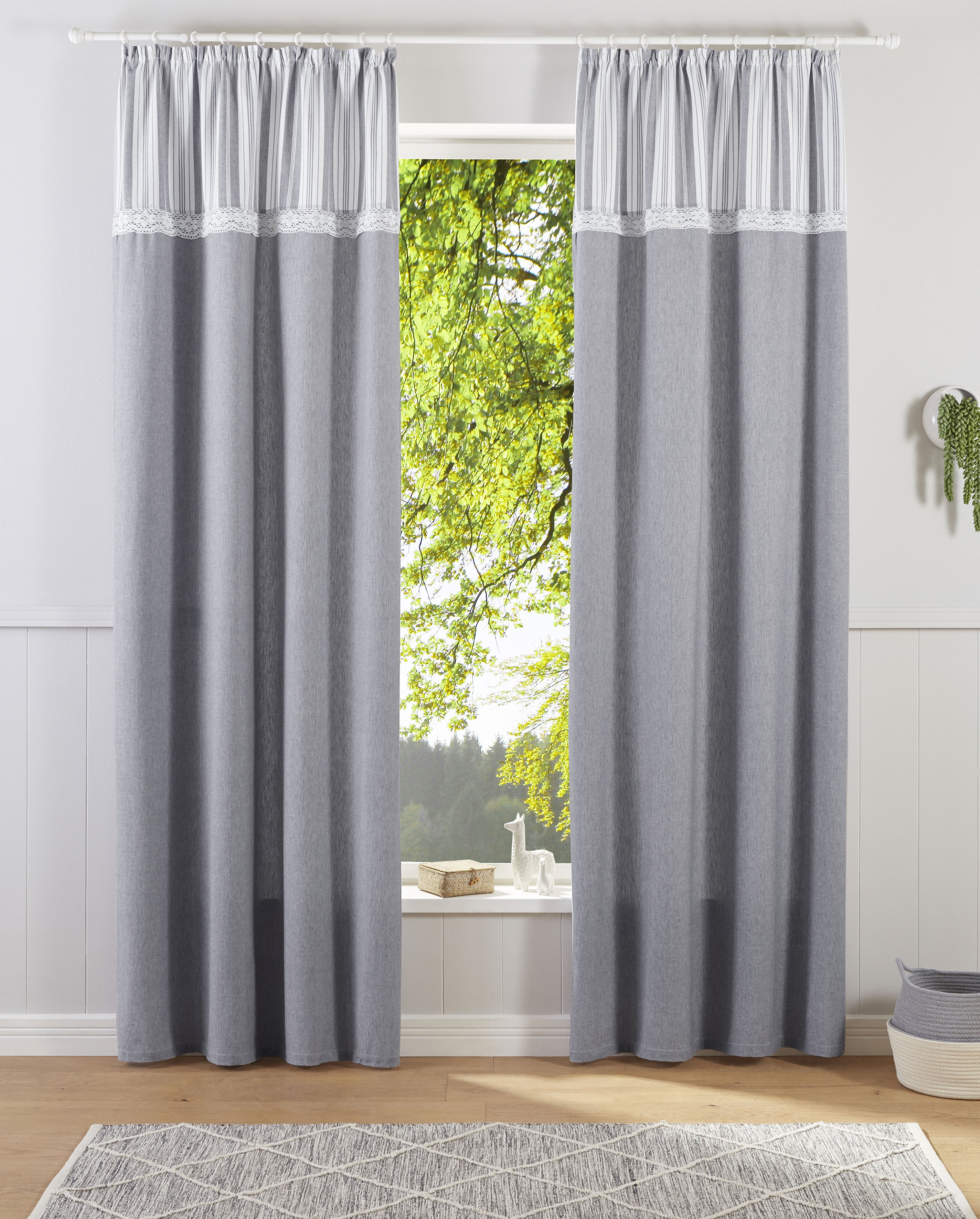 Preisvergleich für Home affaire Gardine Sibo, (1 St.), blickdicht, mit  Spitze, gewebt, BxT 110x245 cm, aus Baumwolle, GTIN: 8904141227352 |  Ladendirekt