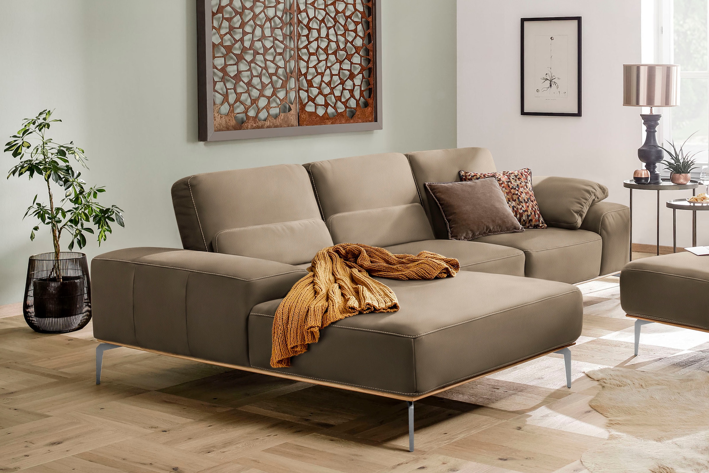 W.SCHILLIG Ecksofa "run, Designsofa, bequem, L-Form" mit elegantem Holzsockel, Füße in Chrom glänzend, Breite 299 cm