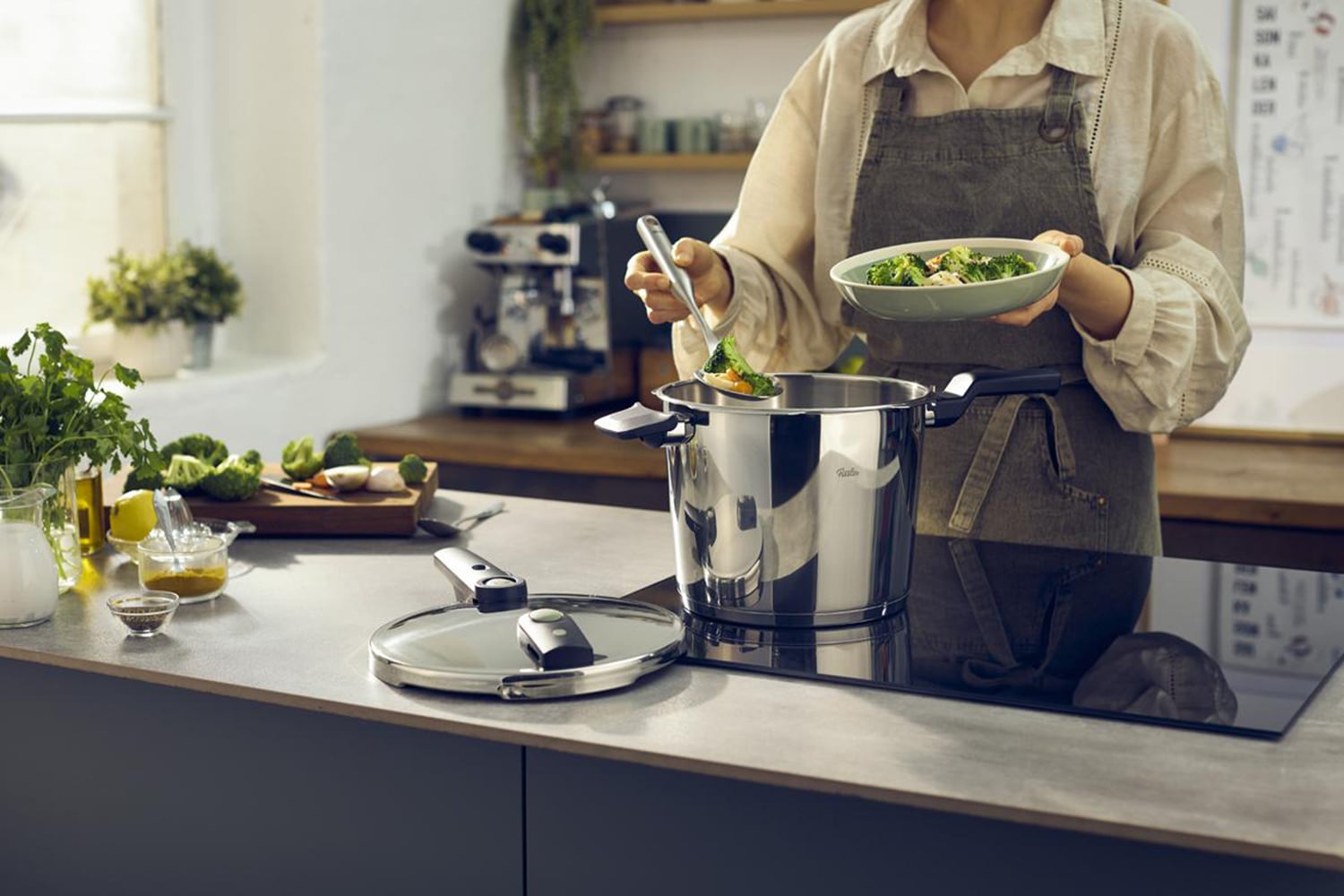 Fissler Schnellkochtopf »Vitaquick®Elemental Dampfkochtopf Premium Drucktopf« Set, Schnellkochtopf + Schnellbratpfanne + 1 Deckel, 3 tlg. Edelstahl 18/10